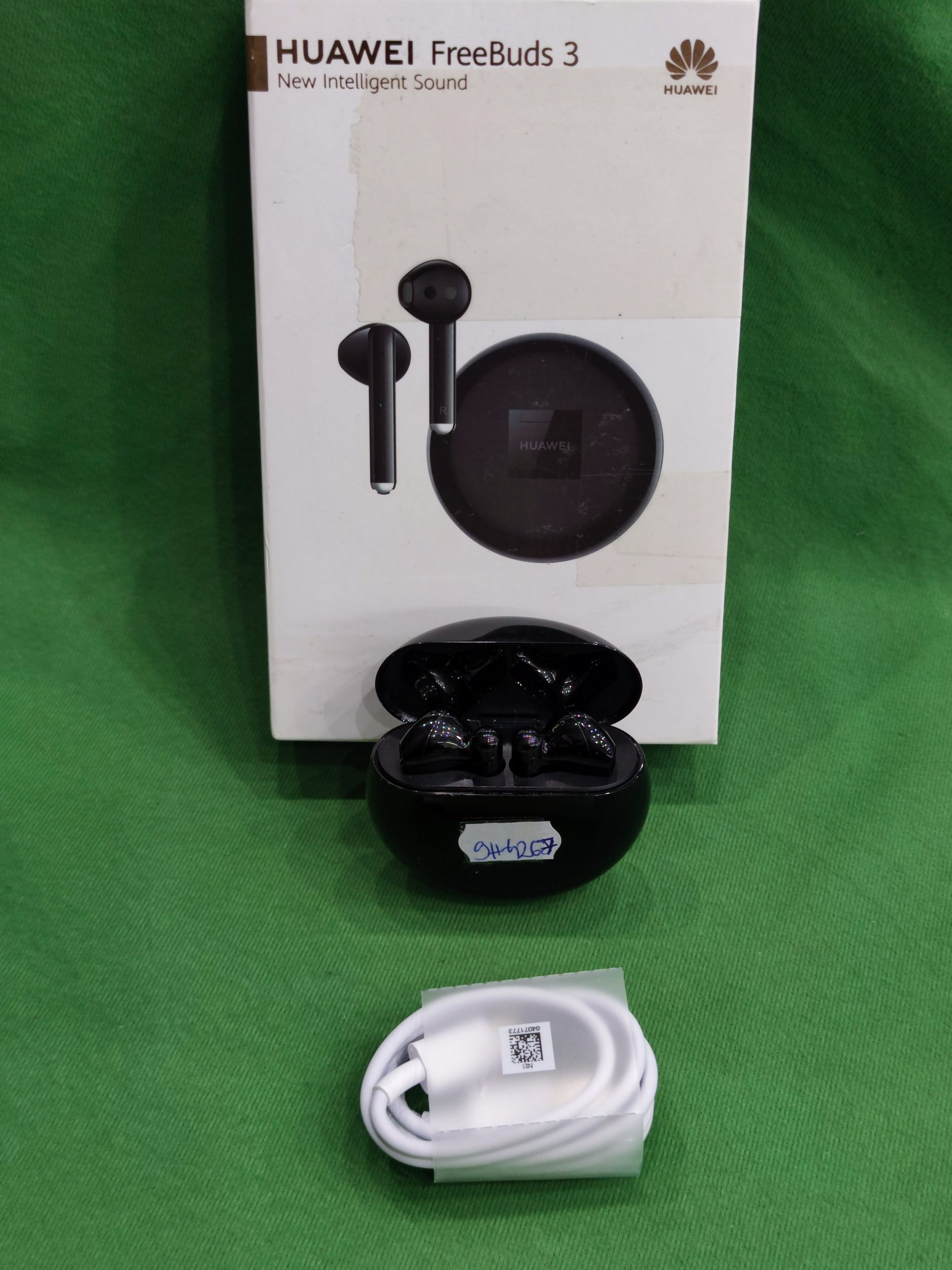 Huawei FreeBuds 3 fekete Bluetooth fülhallgató, kiemelt kép