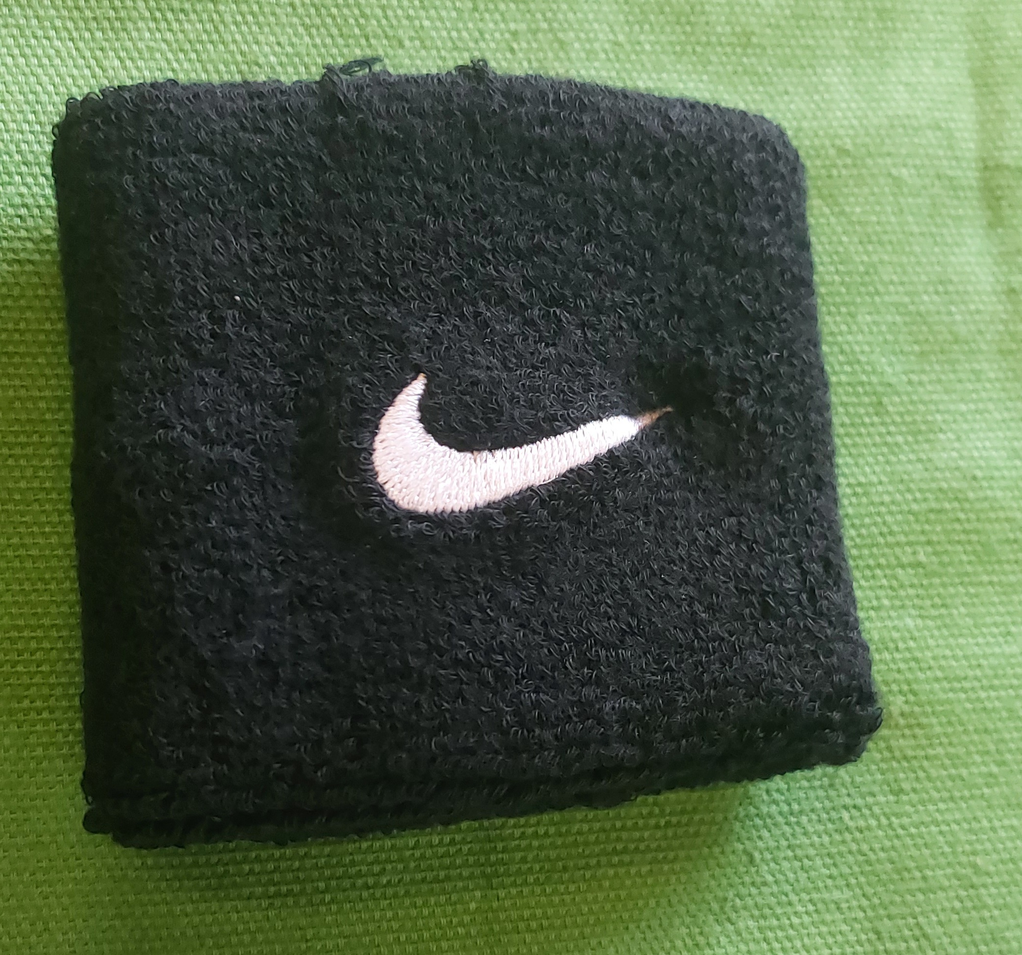 Nike csuklószorító, kiemelt kép