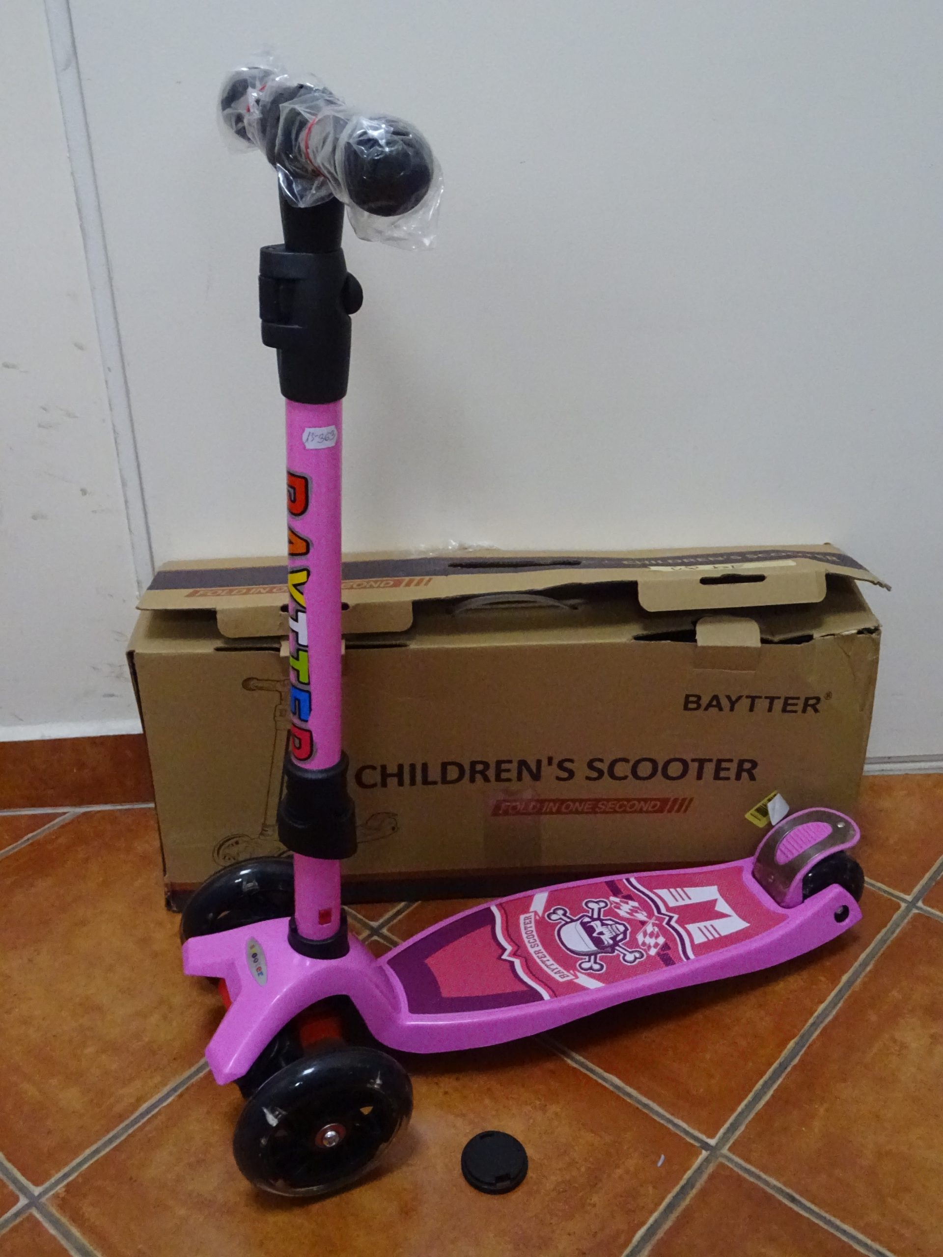 Baytter Háromkerekű Badass Lányos rózsaszín Gyerekroller, kiemelt kép