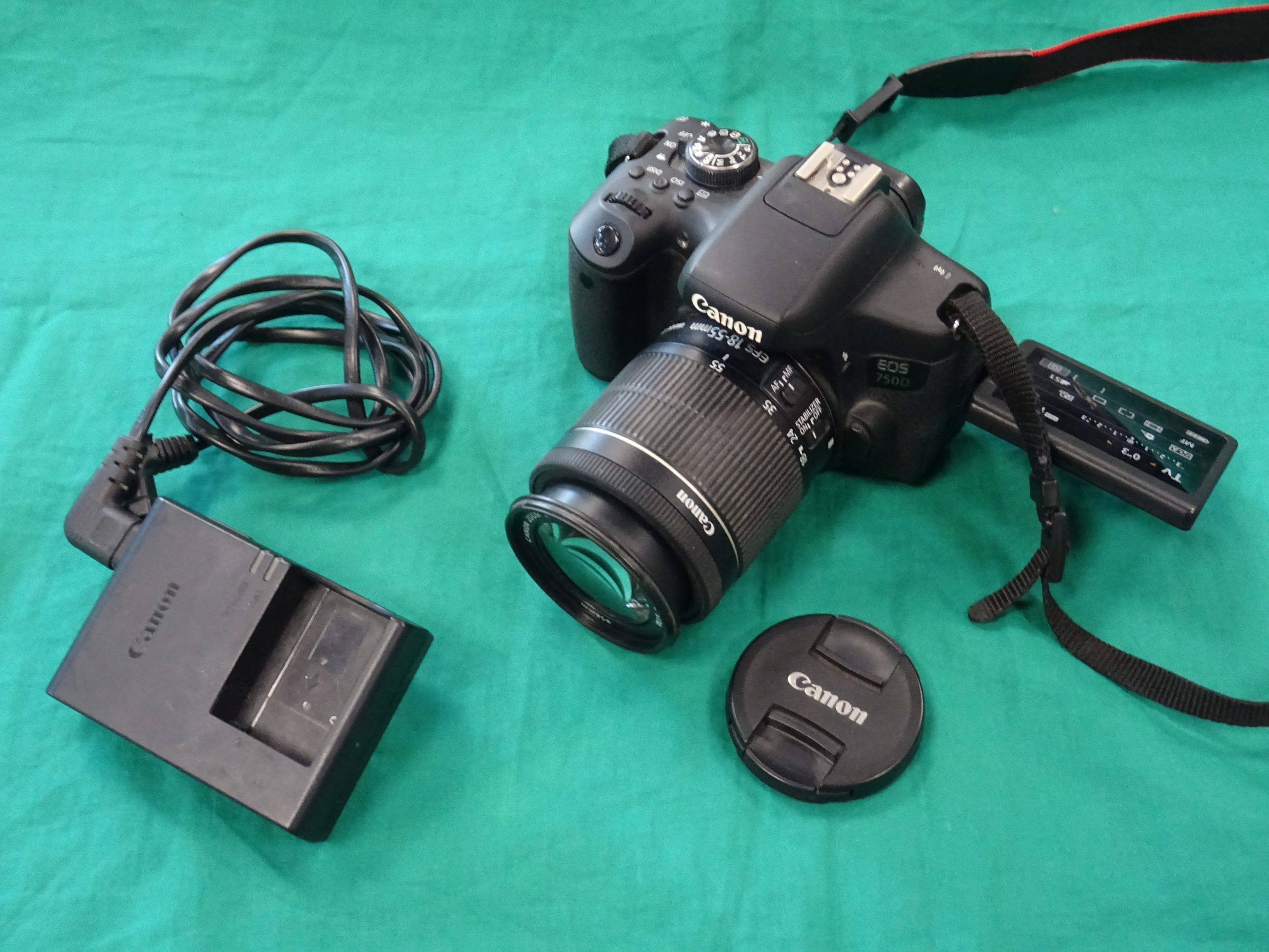 Canon EOS 750D + 18-55 IS STM tükörreflexes fényképezőgép, kiemelt kép