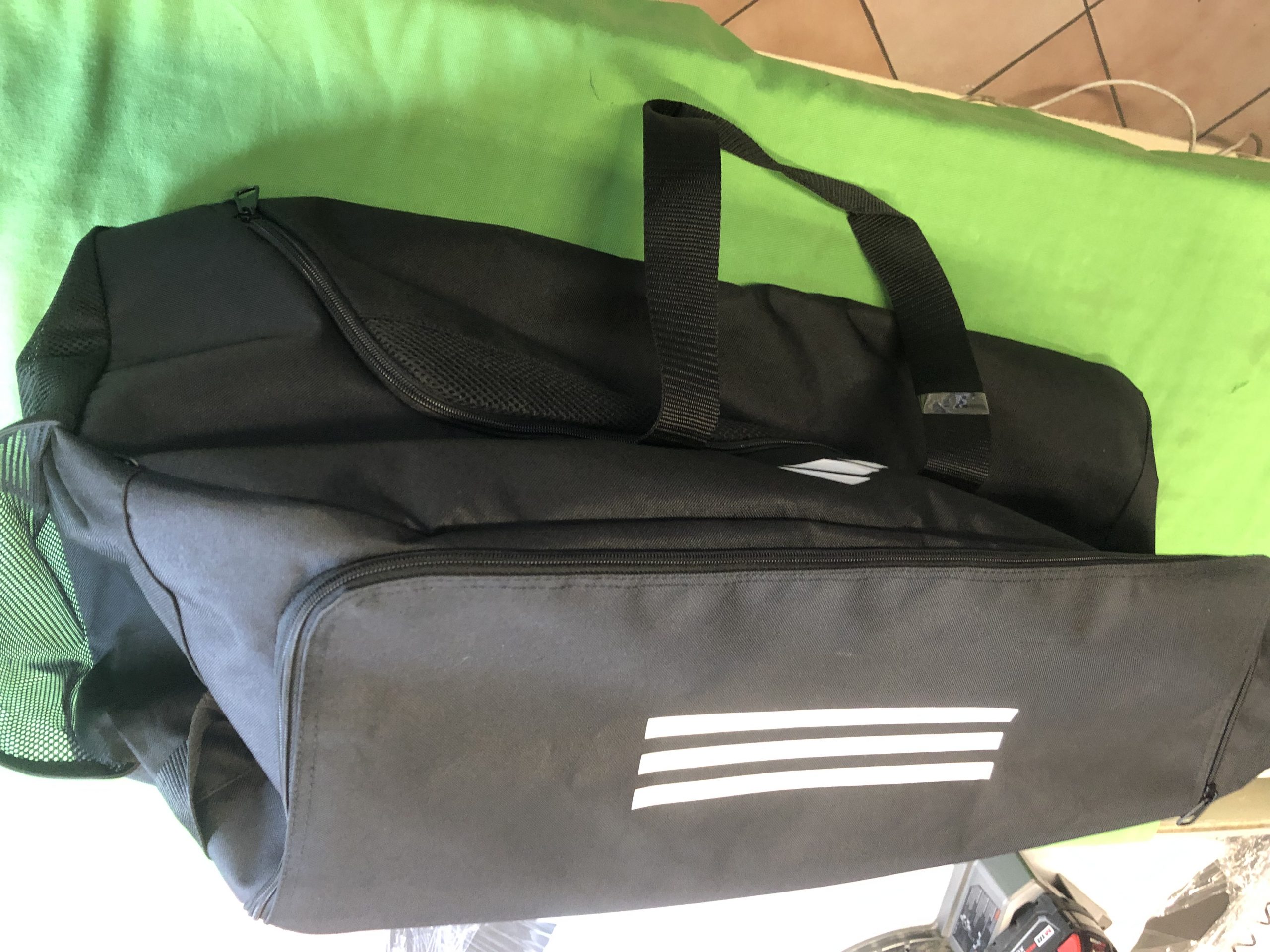 Új Adidas nagy táska, kiemelt kép