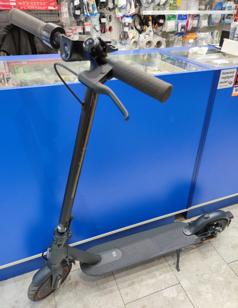 Xiaomi Pro 2 300W elektromos roller dobozában! 135km-t futott!, kiemelt kép