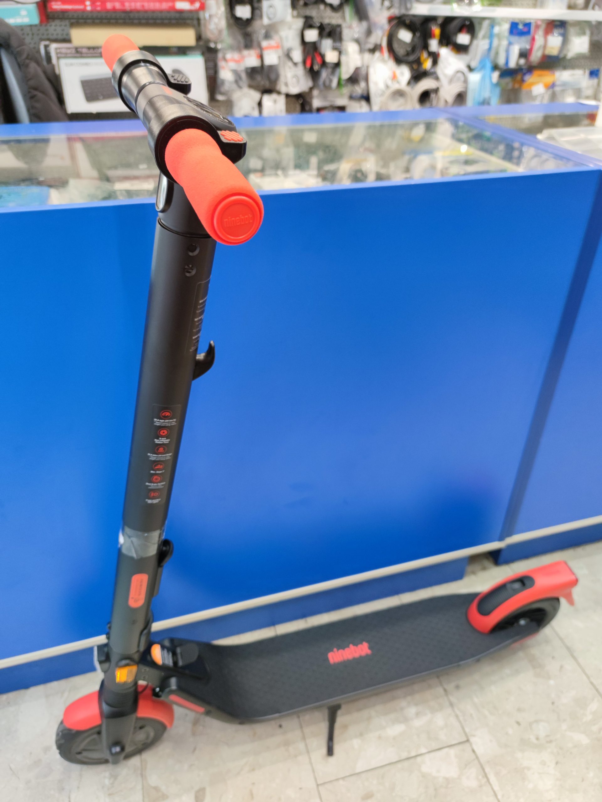 Ninebot KickScooter ES1LD elektromos roller, kiemelt kép