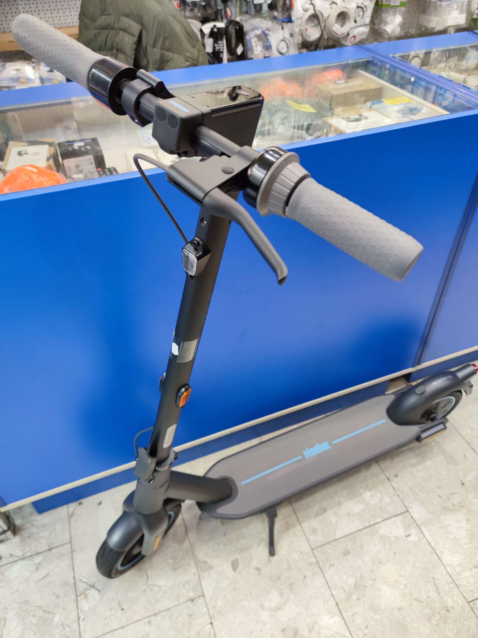 ÚJ! 0 km-t futott Ninebot Max G30D II 350W elektromos roller, kiemelt kép