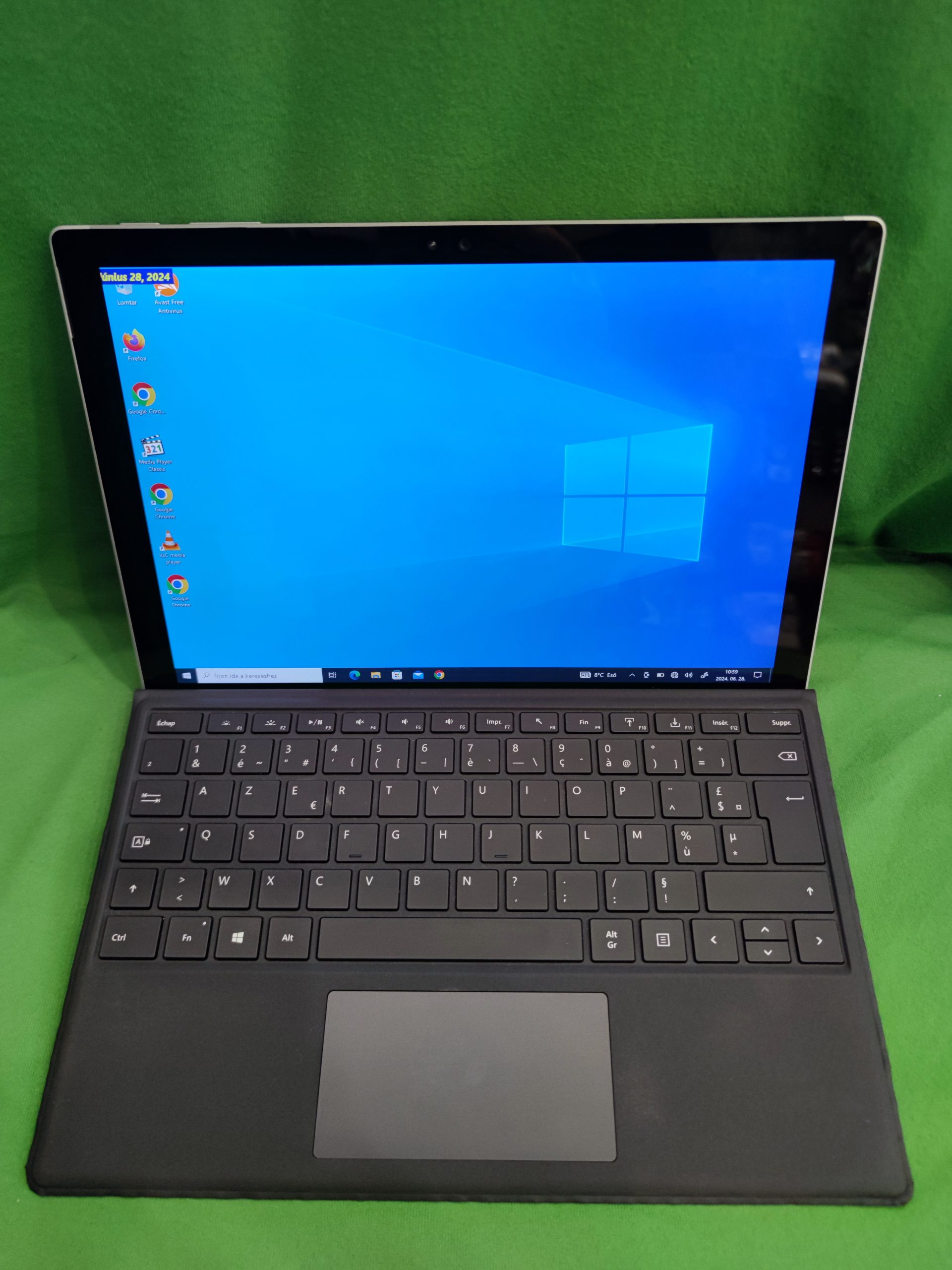 Microsoft Surface Pro 4 i5 8GB/256GB 2 in 1 tablet, kiemelt kép