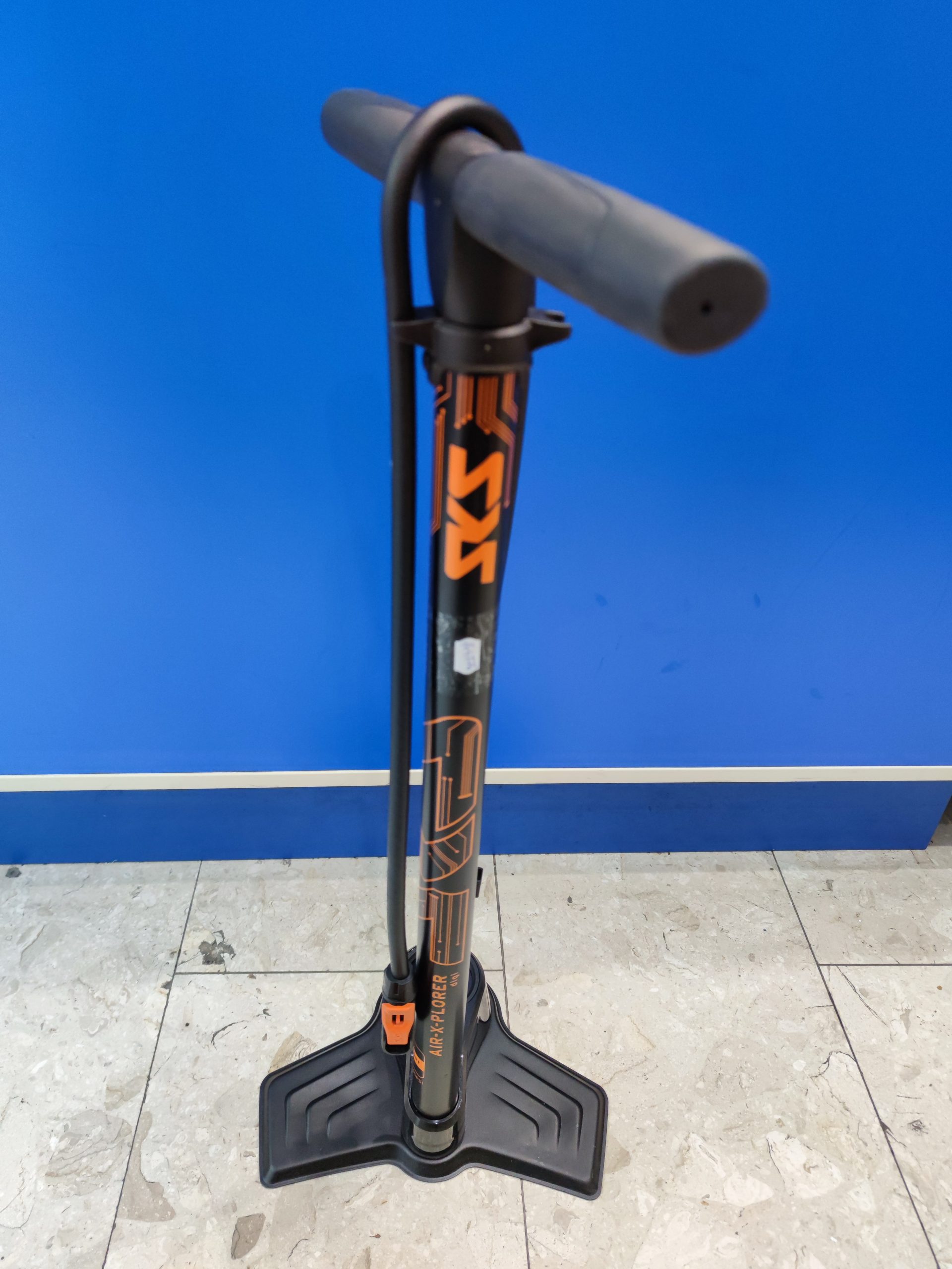 SKS Air-X-Plorer DIGI 10.0 műhelypumpa univerzális fej, digitális nyomásmérő, 10bar, kiemelt kép