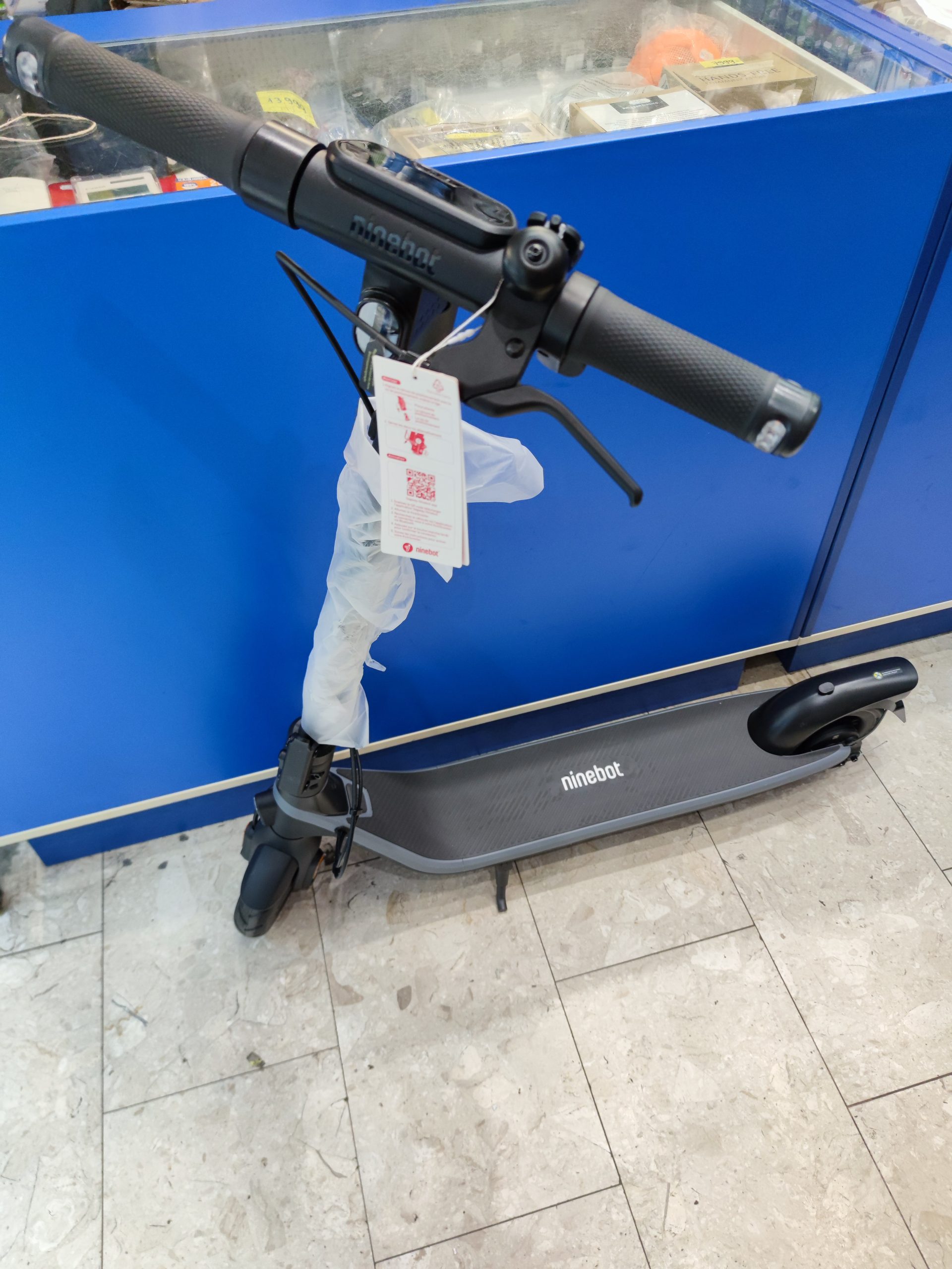 Ninebot KickScooter E2 250W elektromos roller dobozában! 400 métert futott!, kiemelt kép