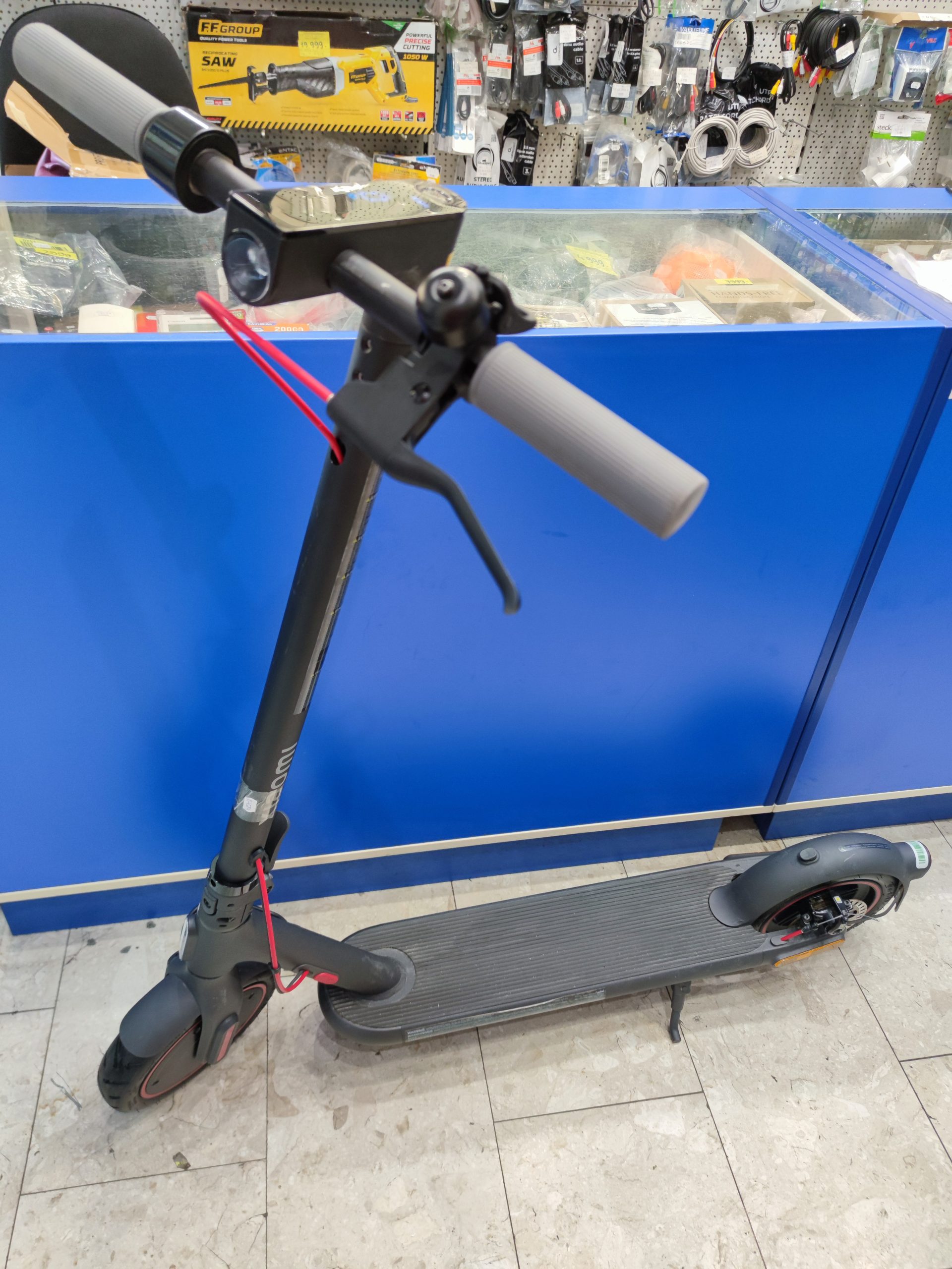 Xiaomi 4 Pro  elektromos roller dobozában! 170 km-t futott!, kiemelt kép