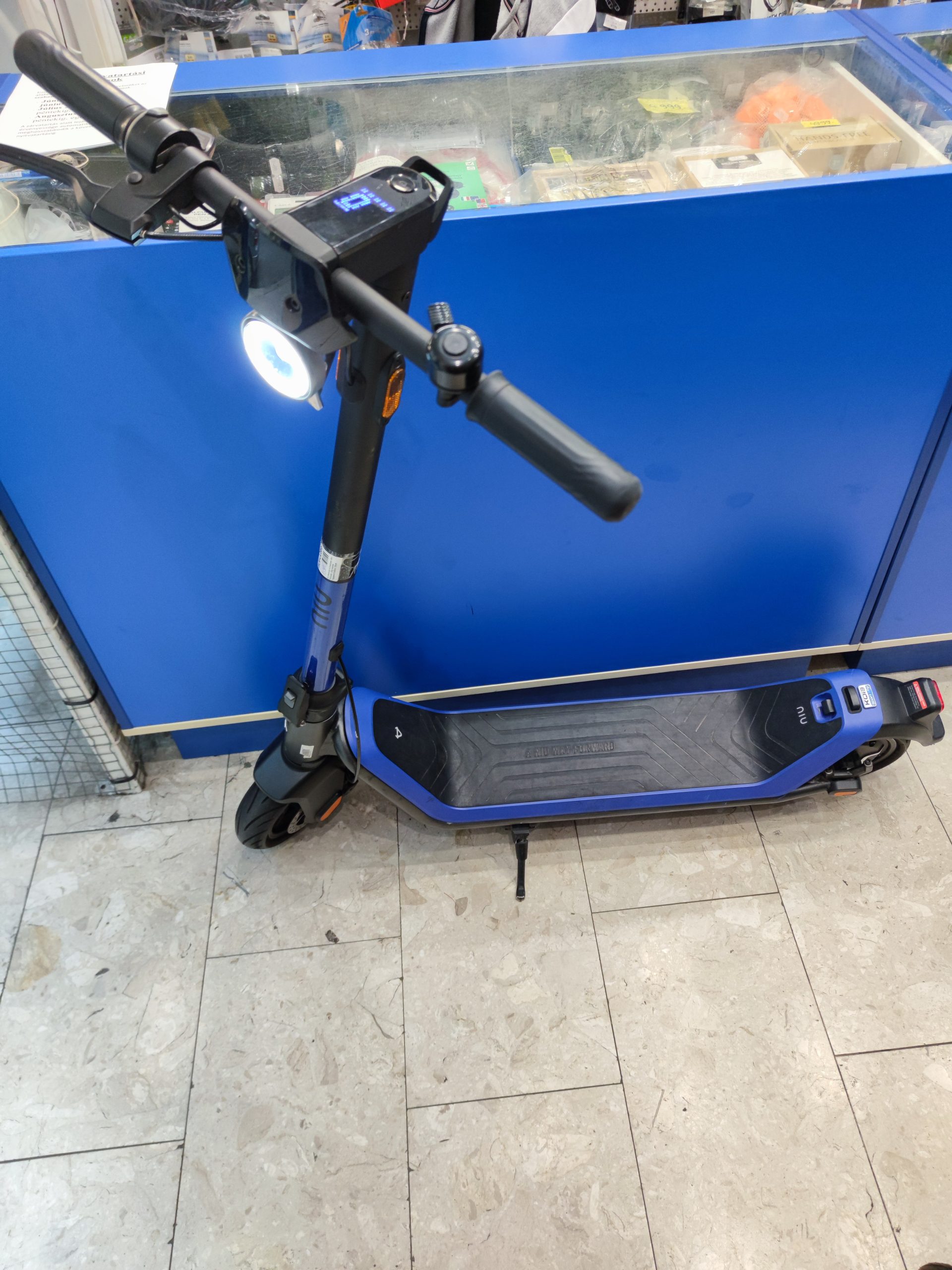 NIU KQI3 Sport 350W 48V elektromos roller! 294 km-t futott!, kiemelt kép