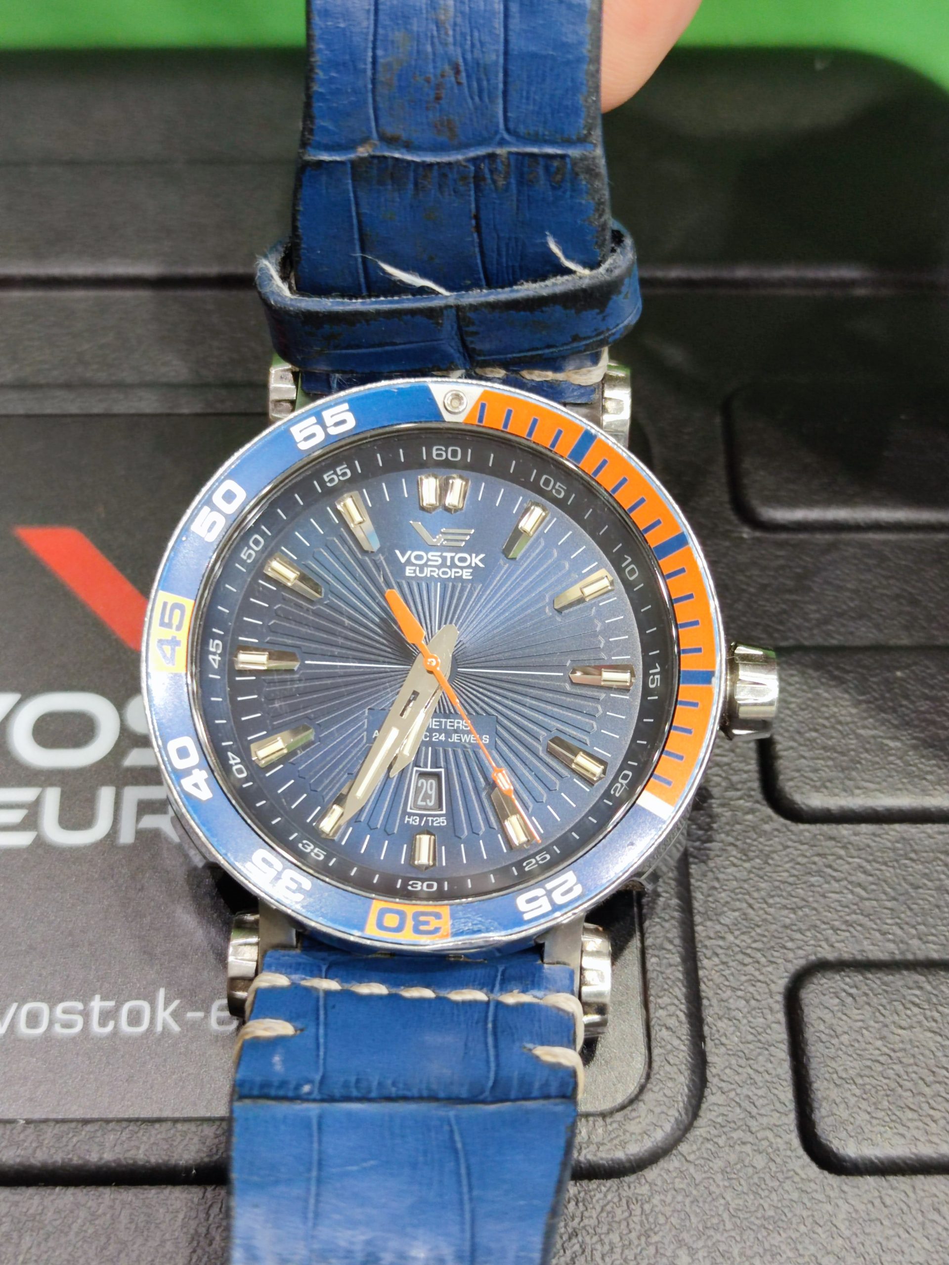 Vostok Europe Energia Rocket 575A279 férfi karóra – dobozában, kiemelt kép