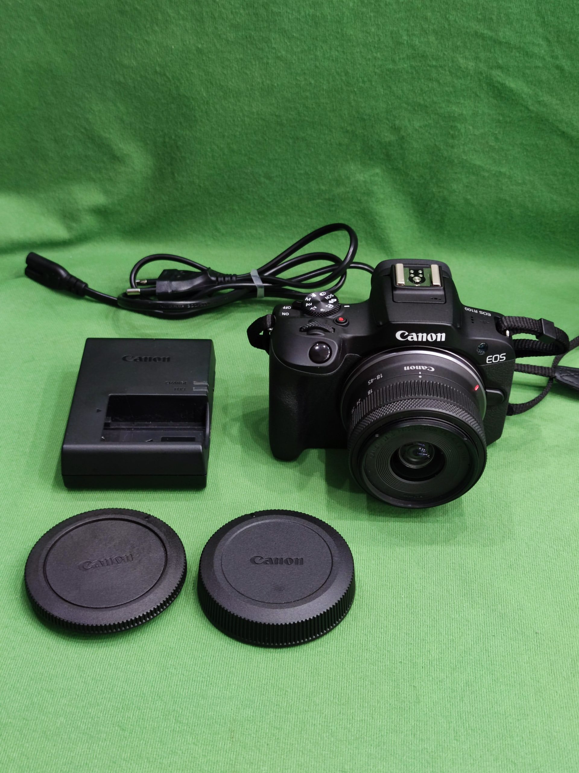 Canon EOS R100 + RF-S 18-45mm (MILC) Digitális fényképezőgép, kiemelt kép