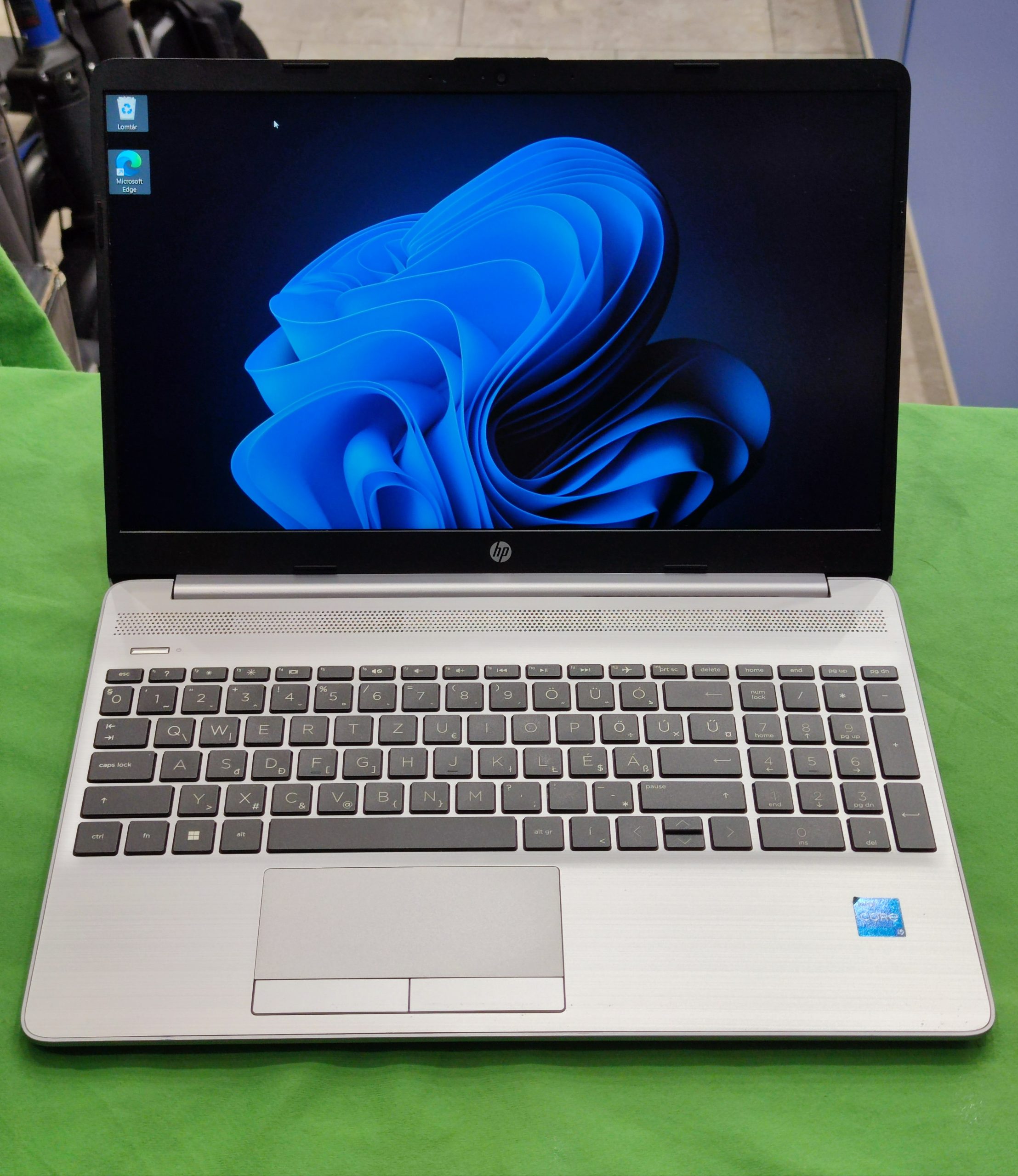HP 250 G8 i5/8GB/512GB/15,6" notebook, kiemelt kép
