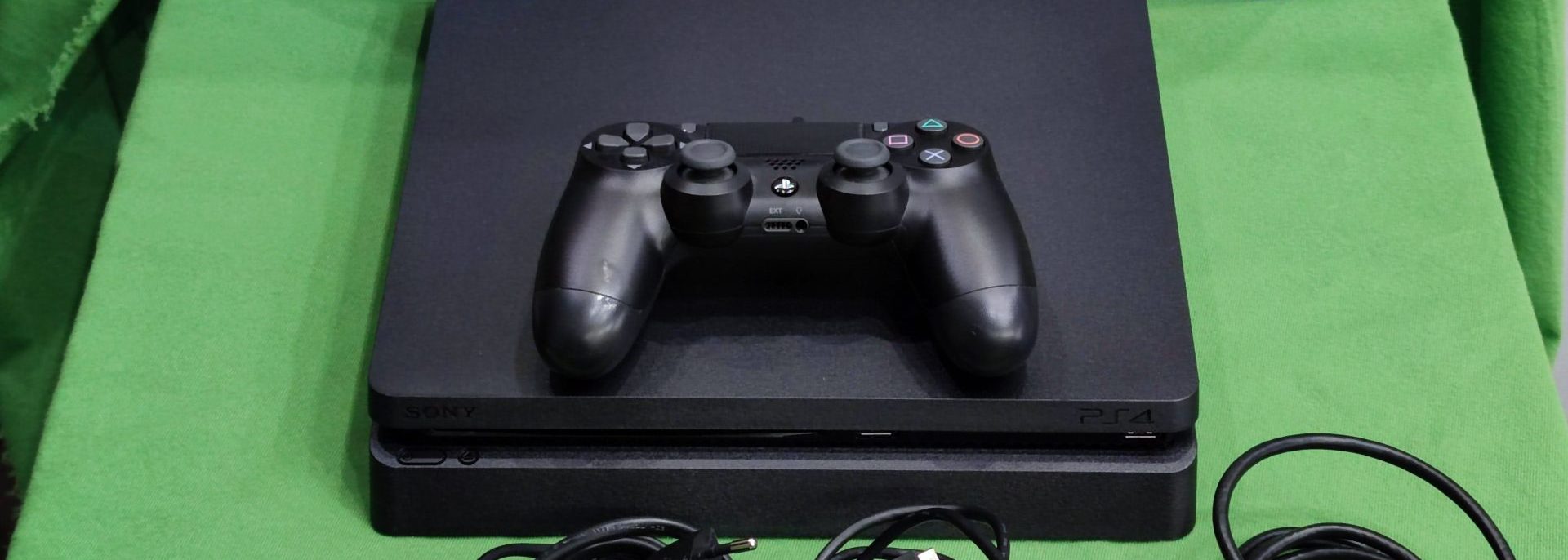 Sony PS4 Slim 500GB játékkonzol, kiemelt kép