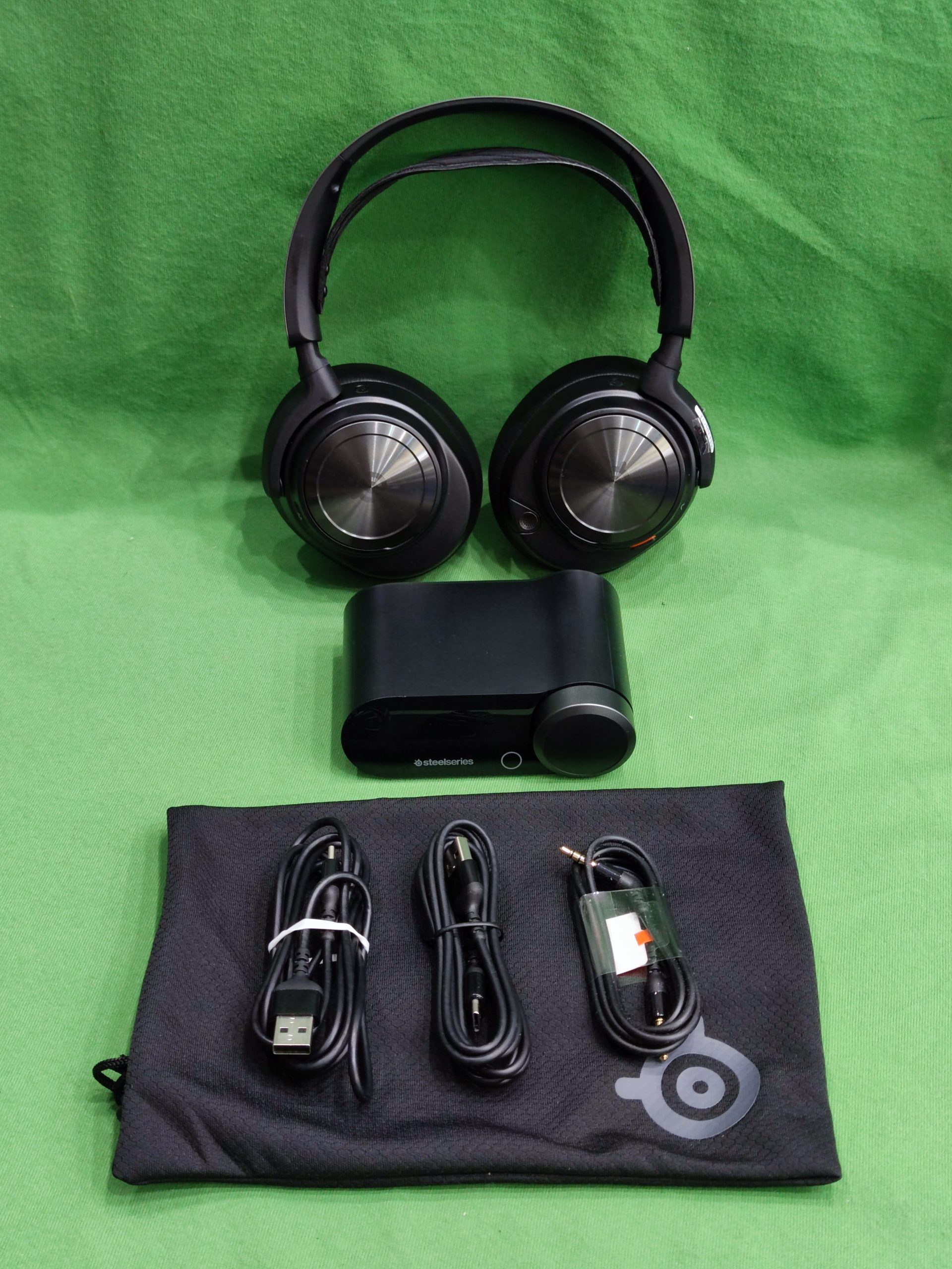 ÚJ! SteelSeries Arctis Nova Pro Wireless (PC & PlayStation) – Aktív zajszűréssel, kiemelt kép