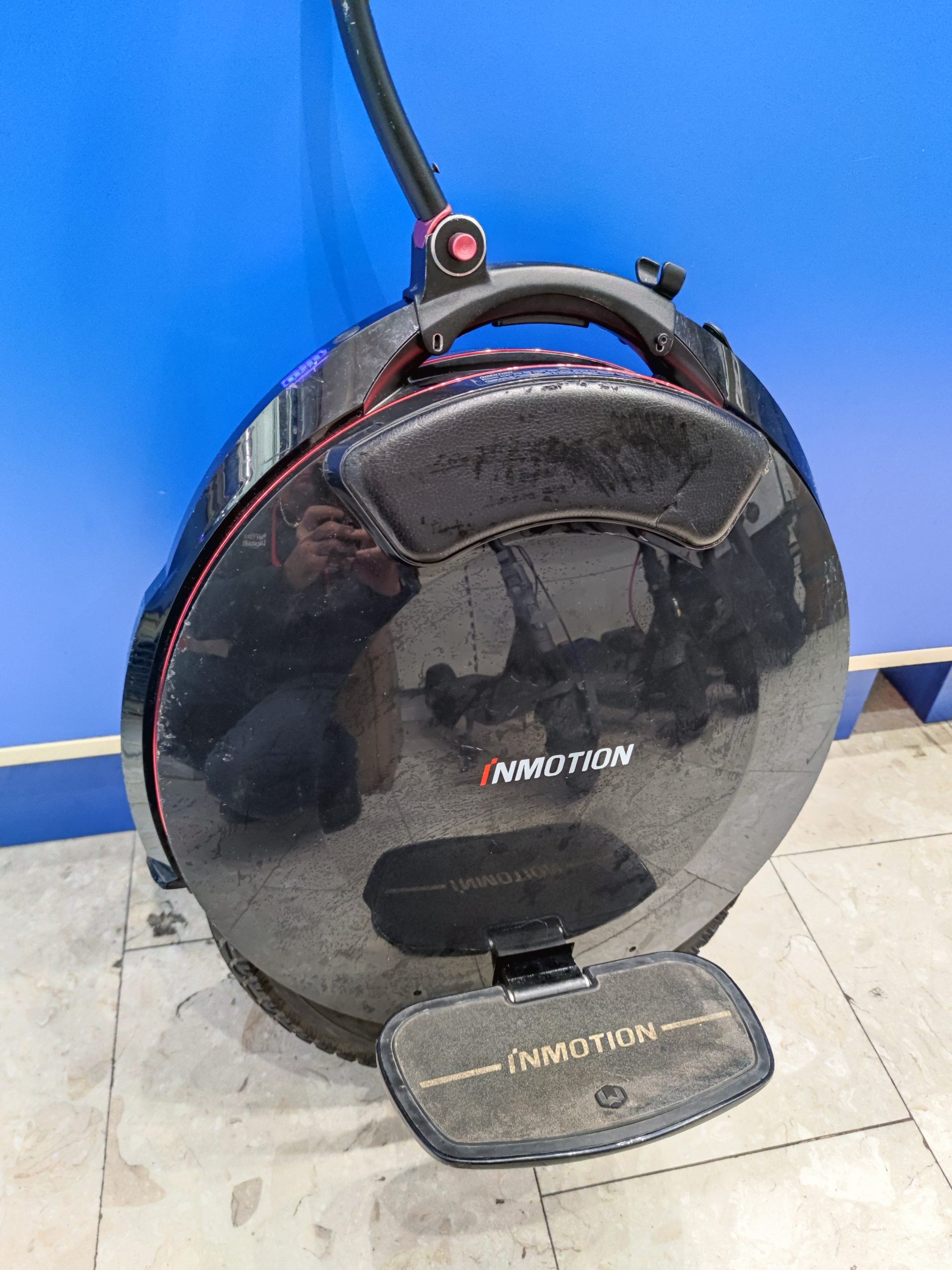 Inmotion V10F elektromos egykerekű – 840 km futással, kiemelt kép