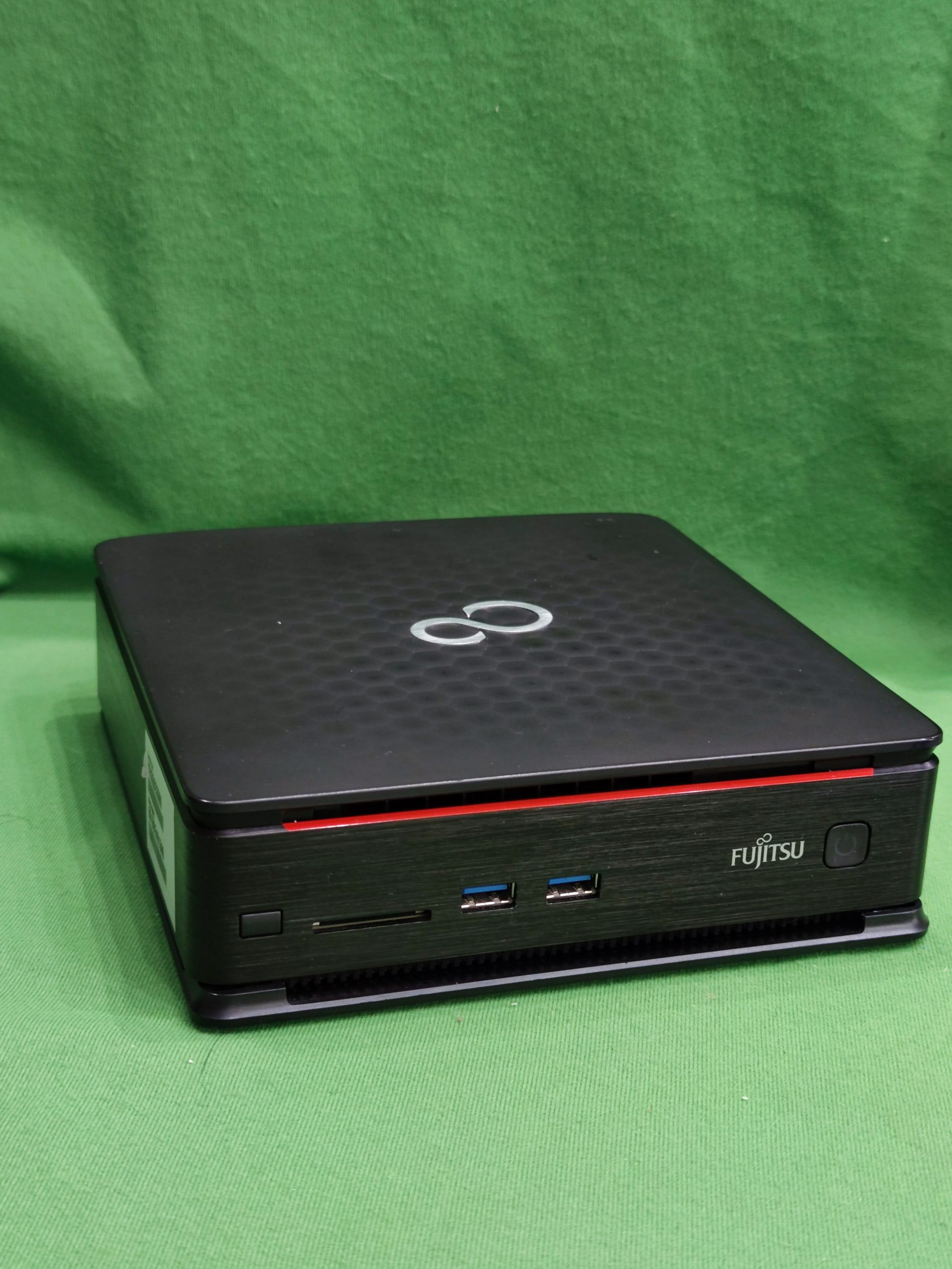 Fujitsu Esprimo Q920 Mini PC i5/8GB/240GB, kiemelt kép