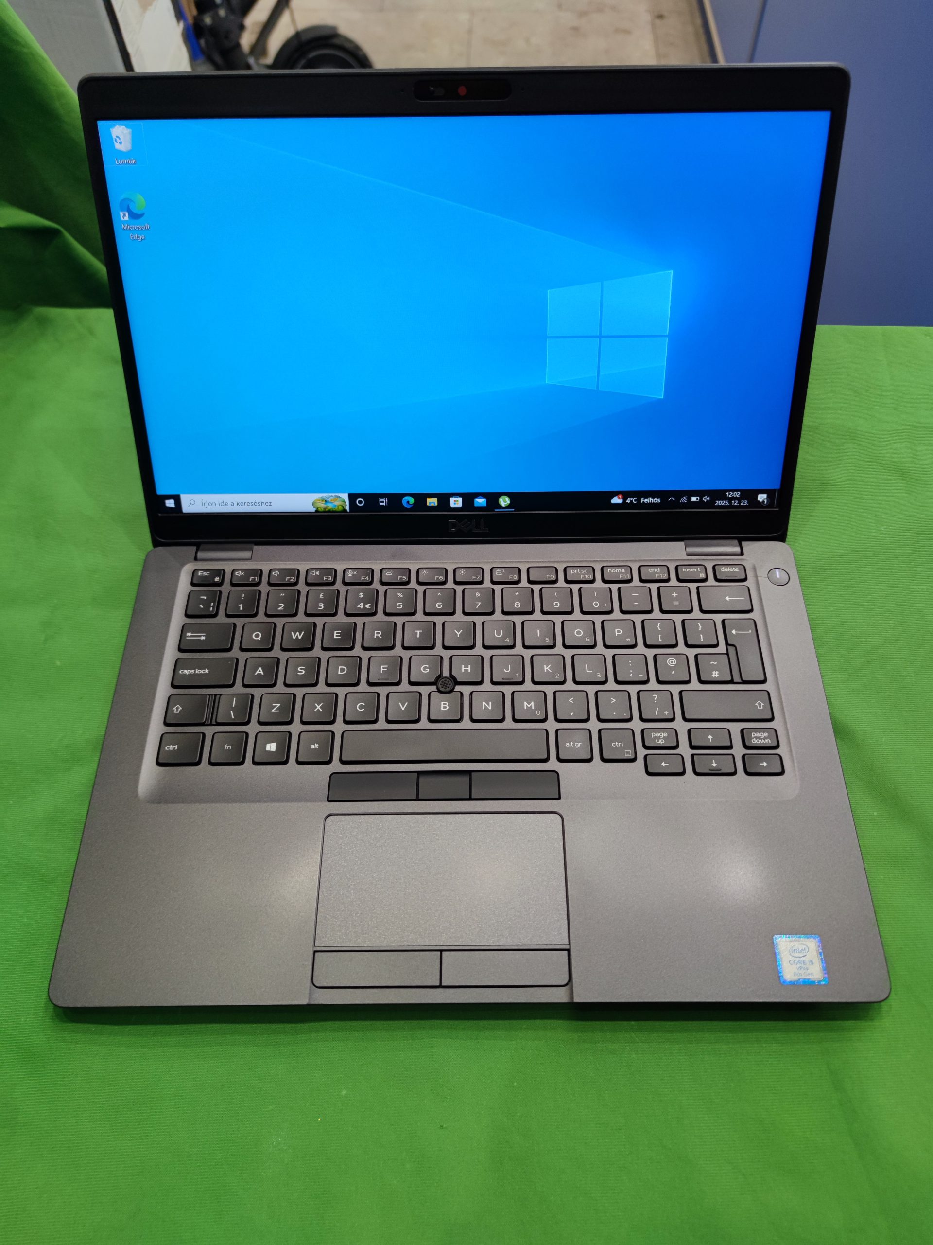 Dell Latitude 5400 i5/16GB/256GB/14" notebook, kiemelt kép