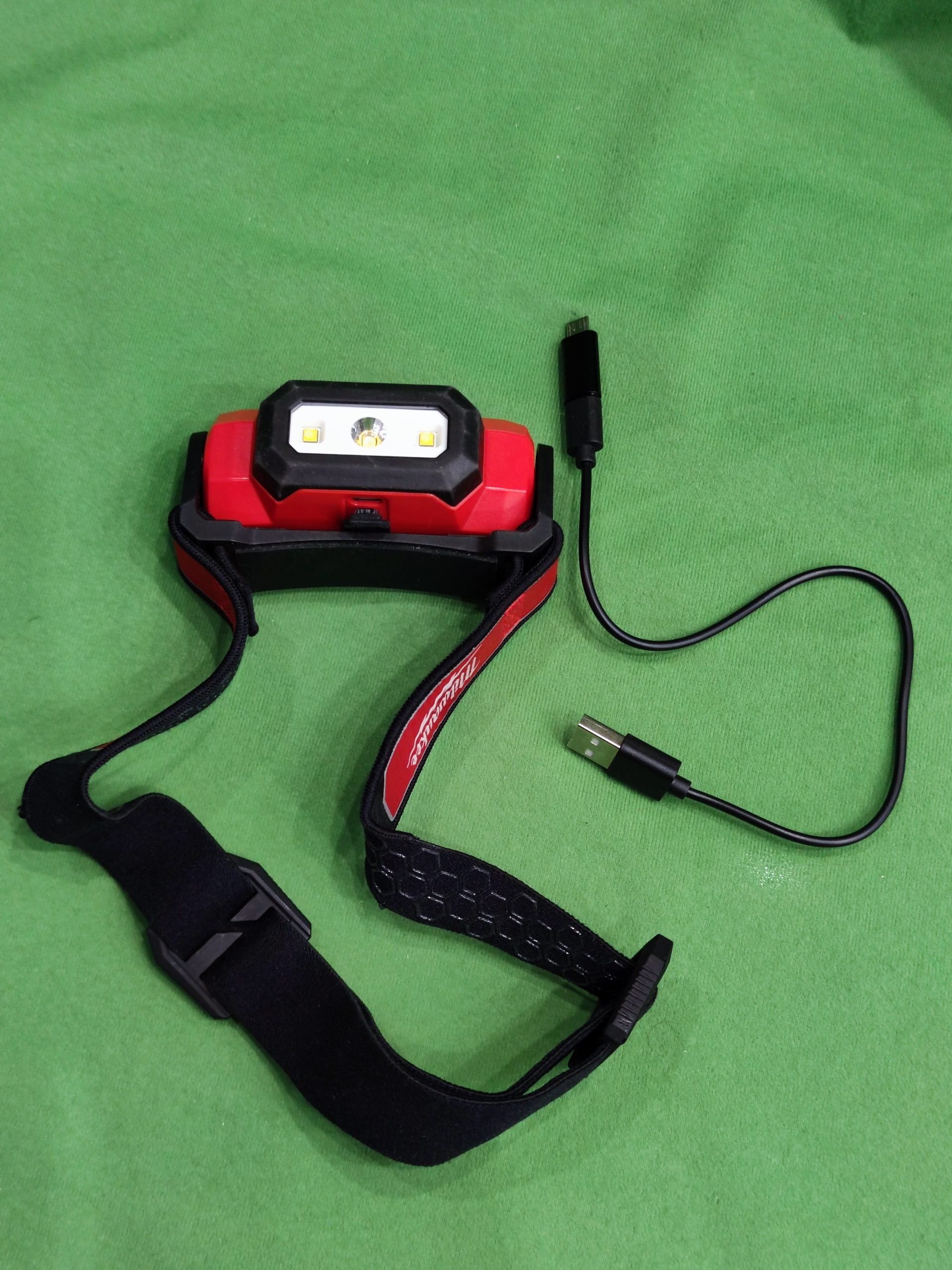 Milwaukee L4 HL Redlithium USB tölthető fejlámpa, kiemelt kép