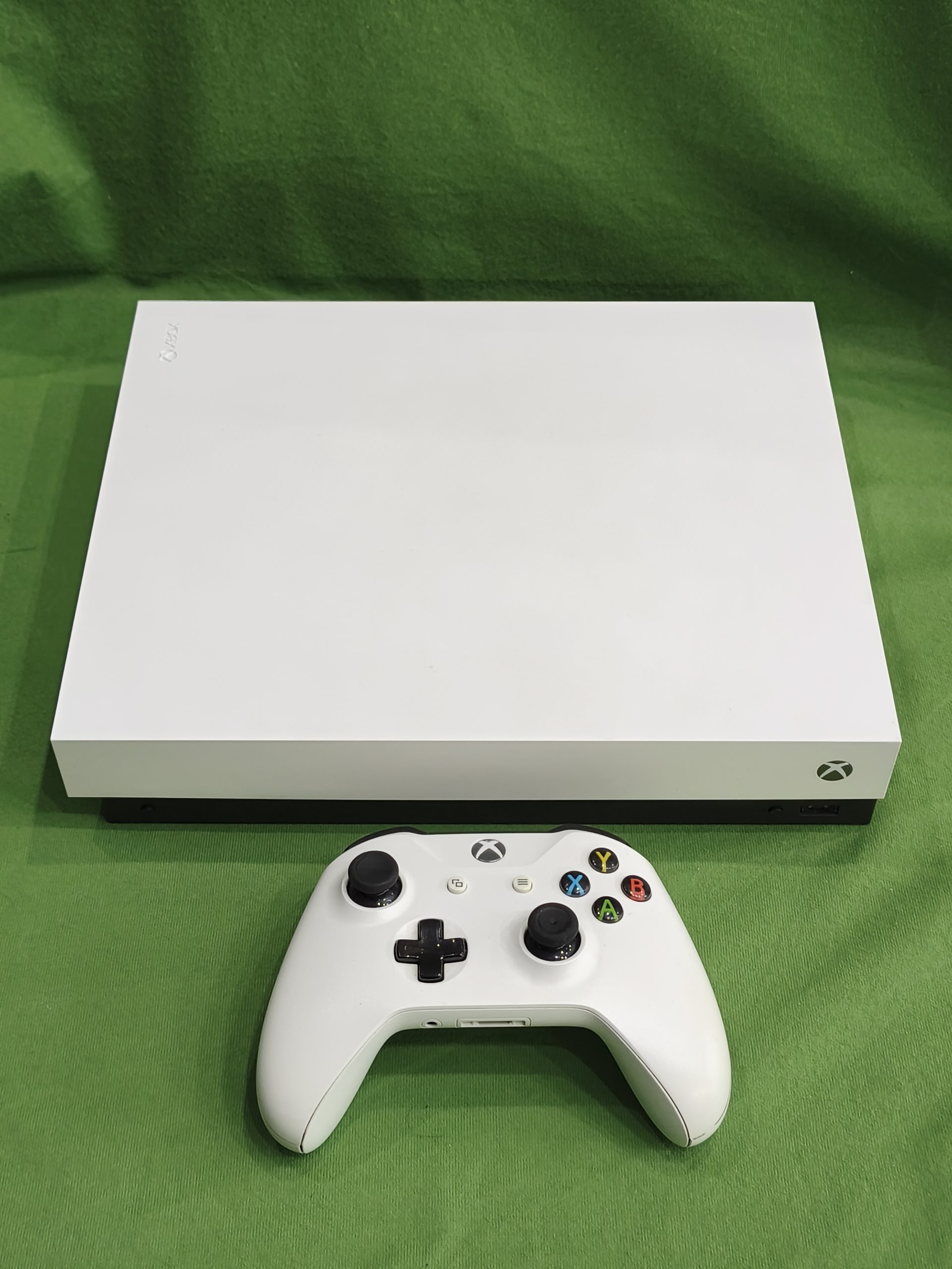 Xbox One X 1TB játékkonzol, kiemelt kép