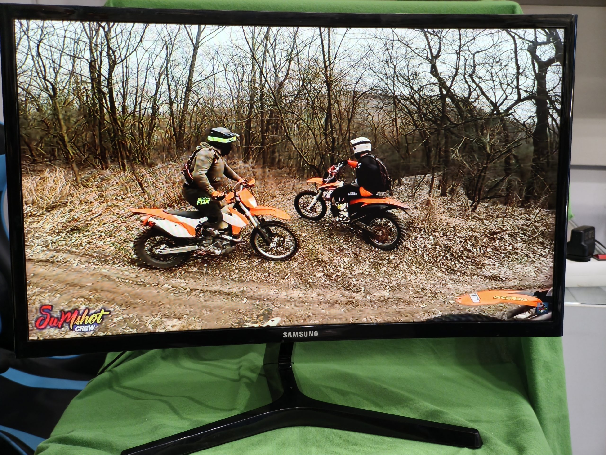 Samsung C24F396FHD monitor, kiemelt kép