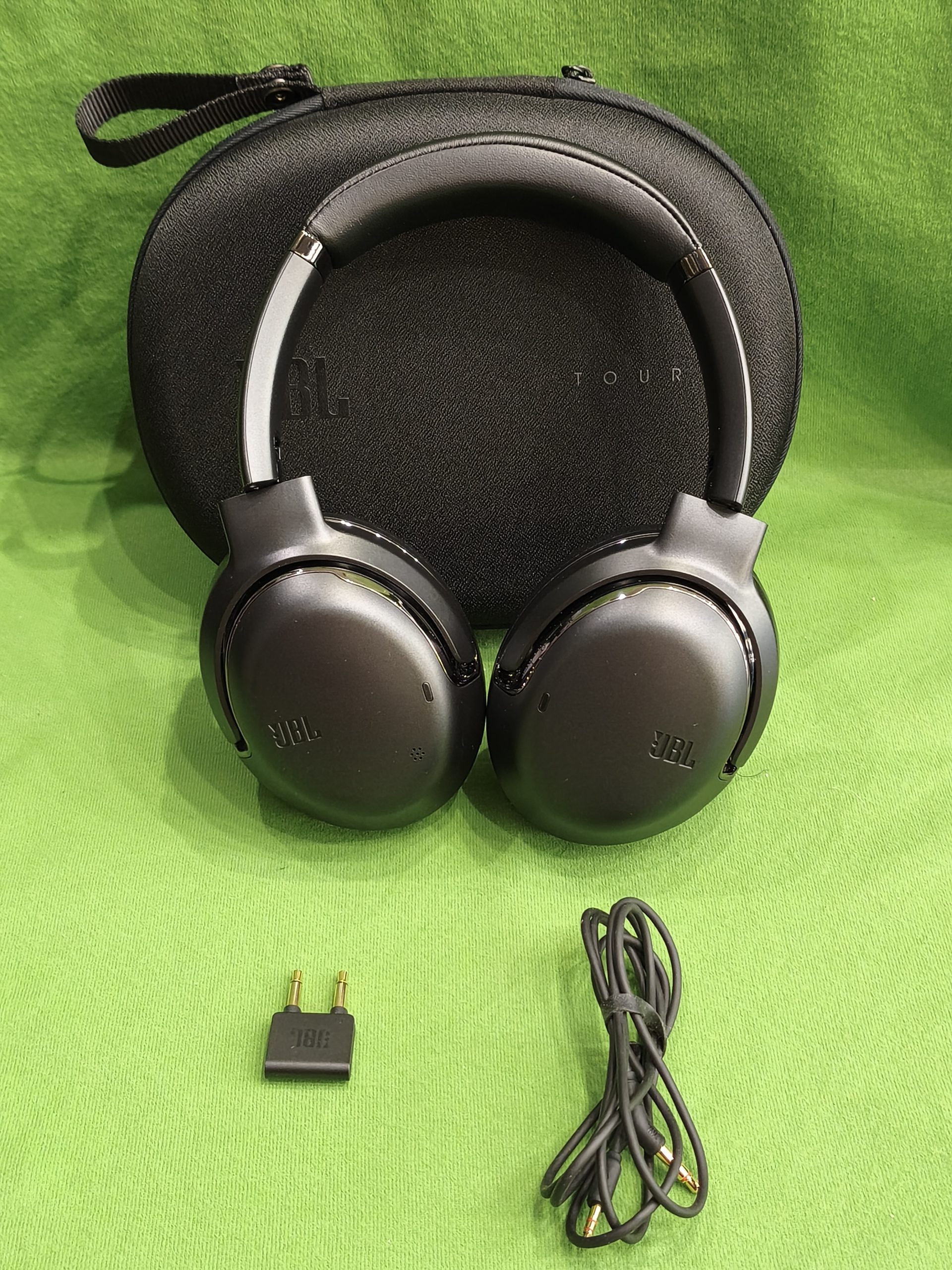 JBL Tour One M2 zajszűrős bluetooth fejhallgató mikrofonnal, kiemelt kép