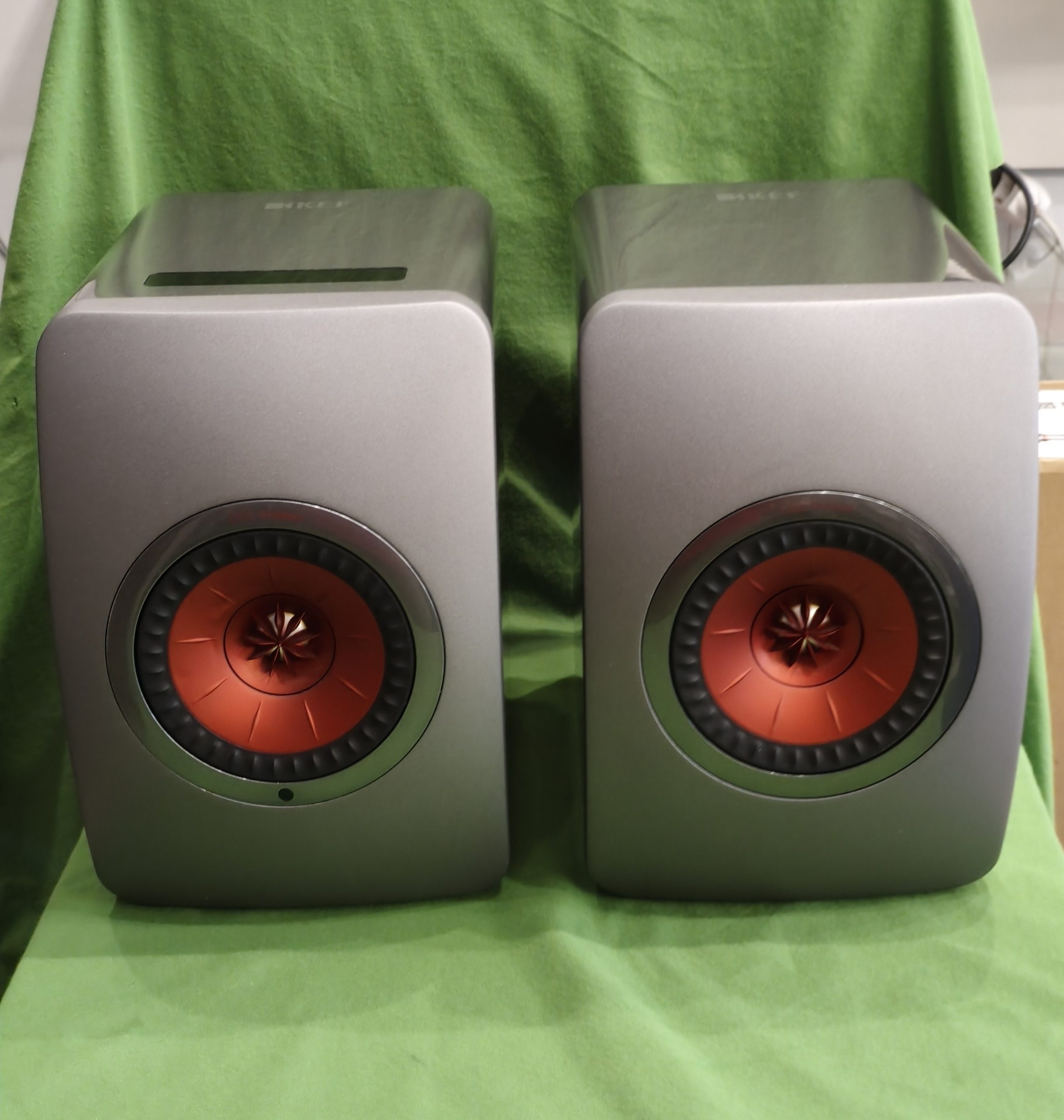 KEF LS50 Wireless aktív hangfalpár, kiemelt kép