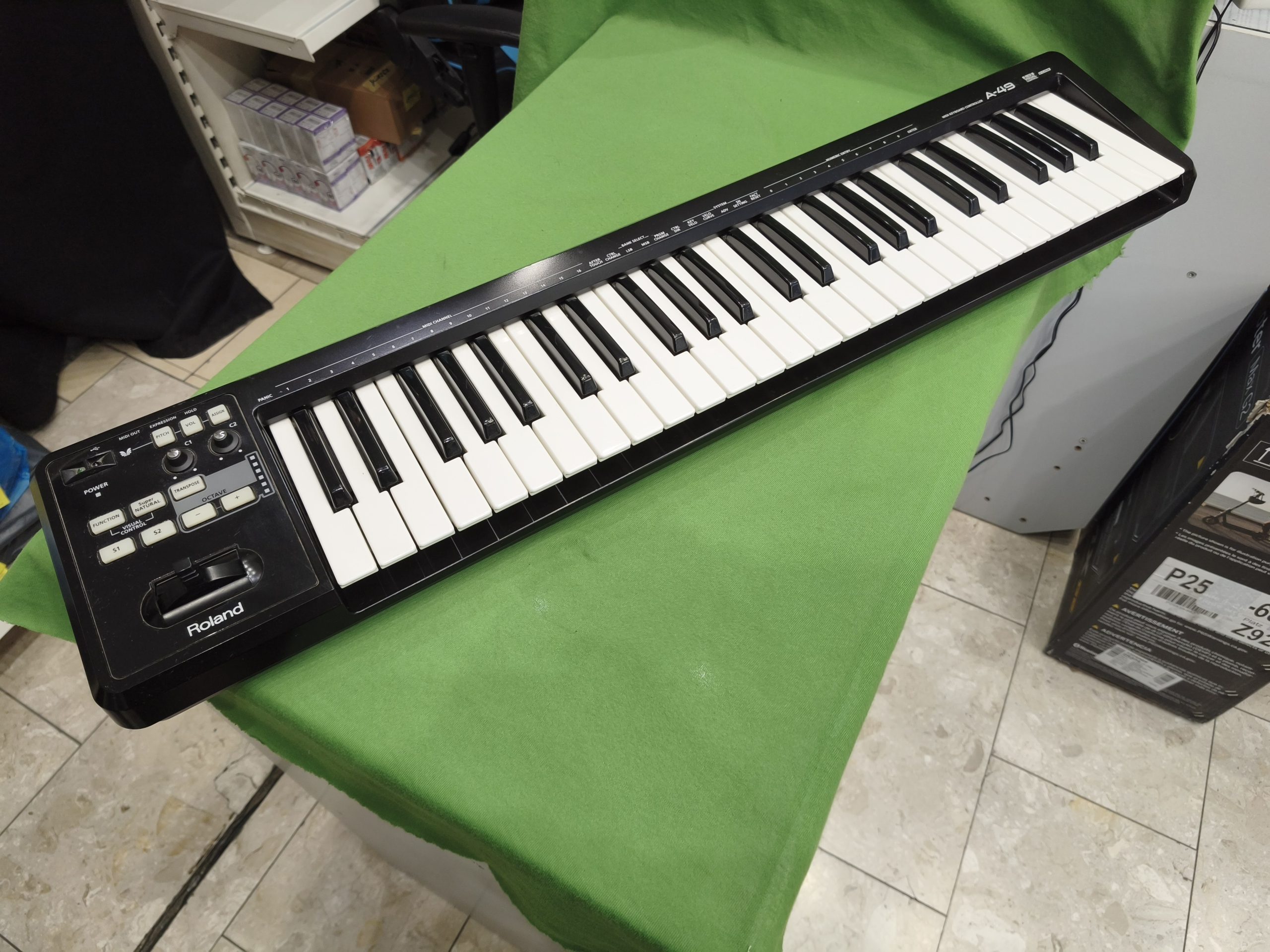 Roland A-49 MIDI kontroller billentyűzet, kiemelt kép