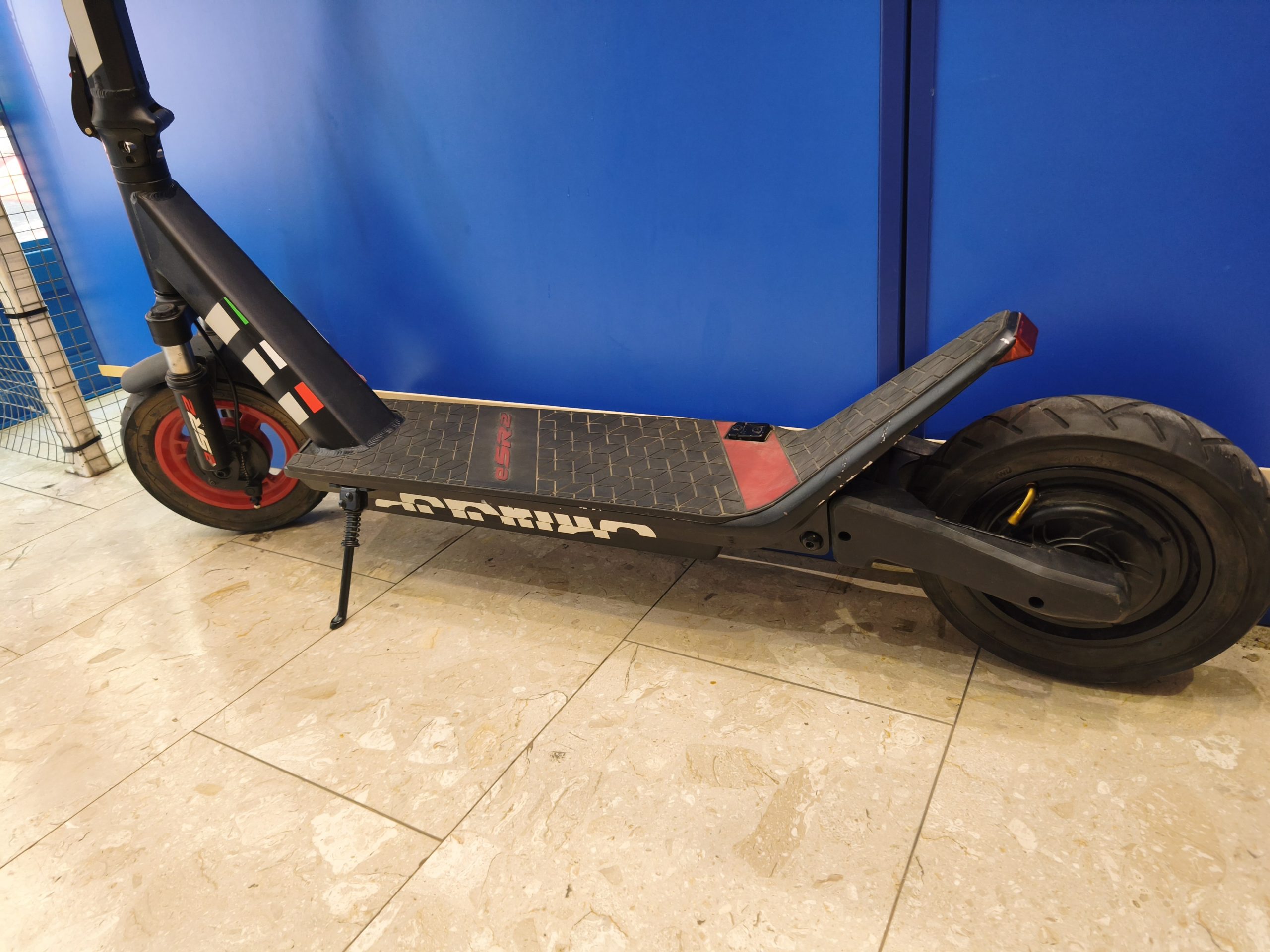 Aprilia ESR2 elektromos roller 350W, kiemelt kép