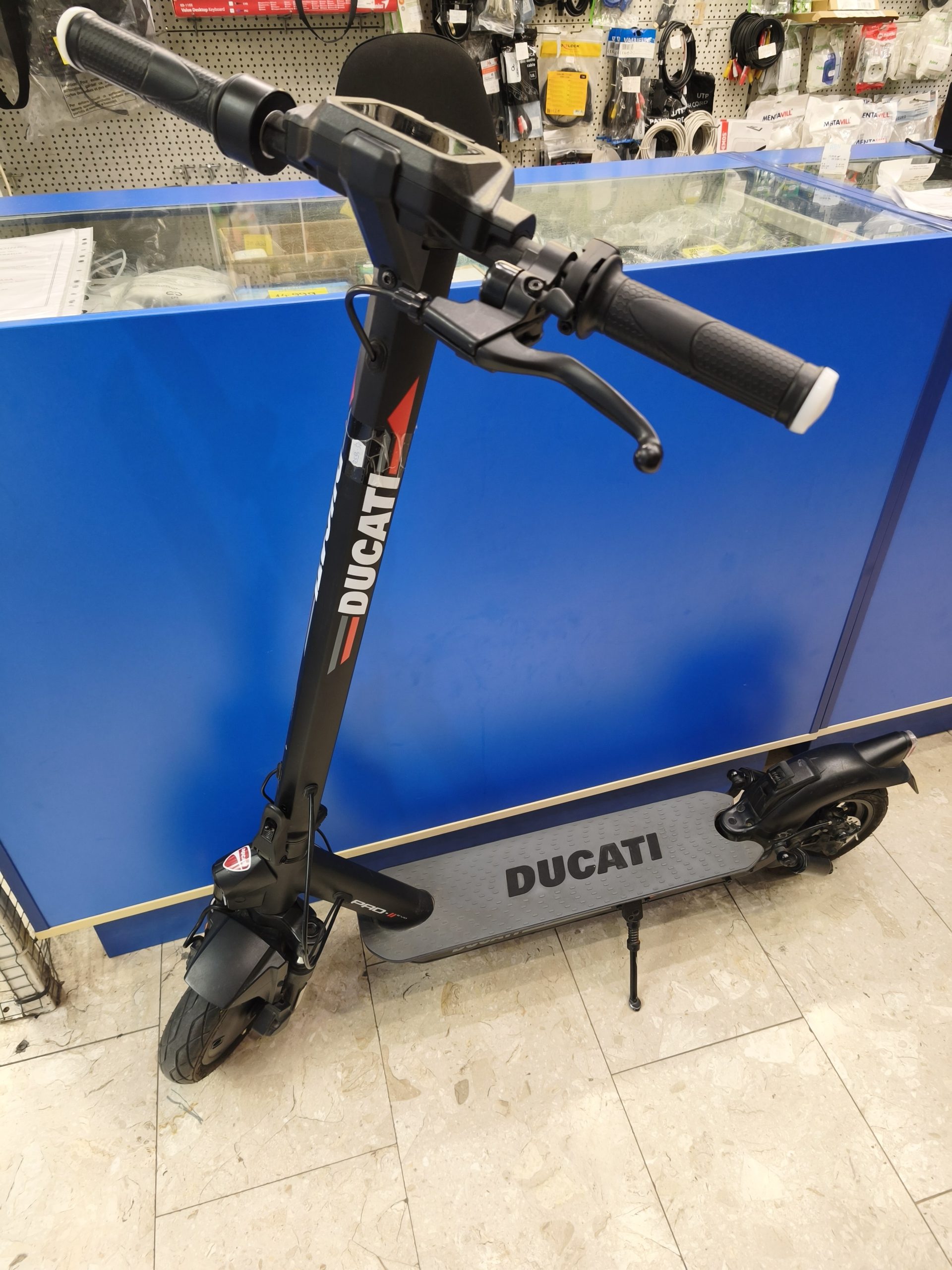 Ducati Pro II EVO elektromos roller (index és lengéscsillapító) 728 km-t futott!, kiemelt kép