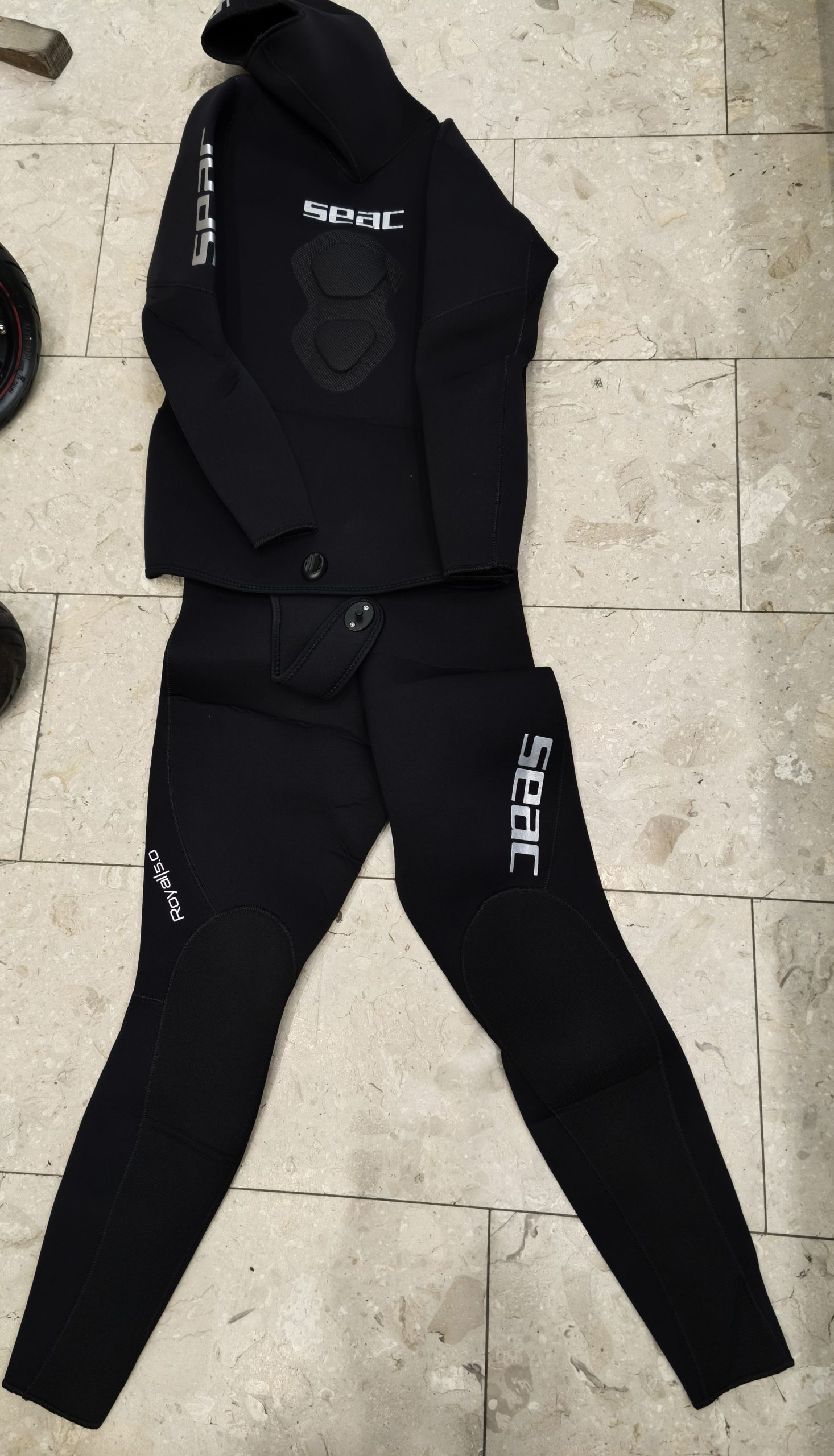 ÚJ! Seac Royal 5 mm férfi neoprén nadrág és felső , M méretben., kiemelt kép