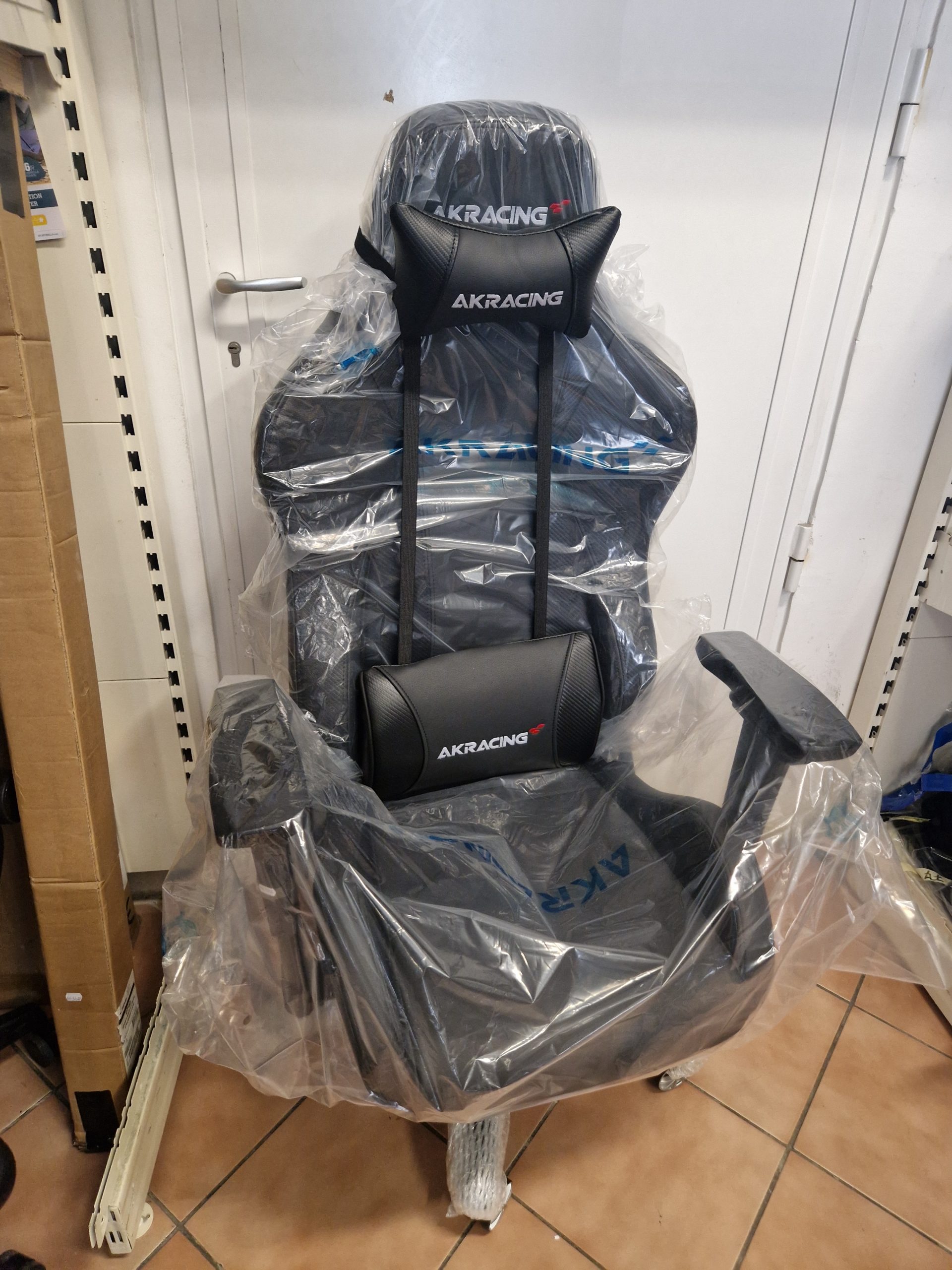 ÚJ! AKRacing Master Premium Gamer szék - Fekete, 150 kg-ig, kiemelt kép