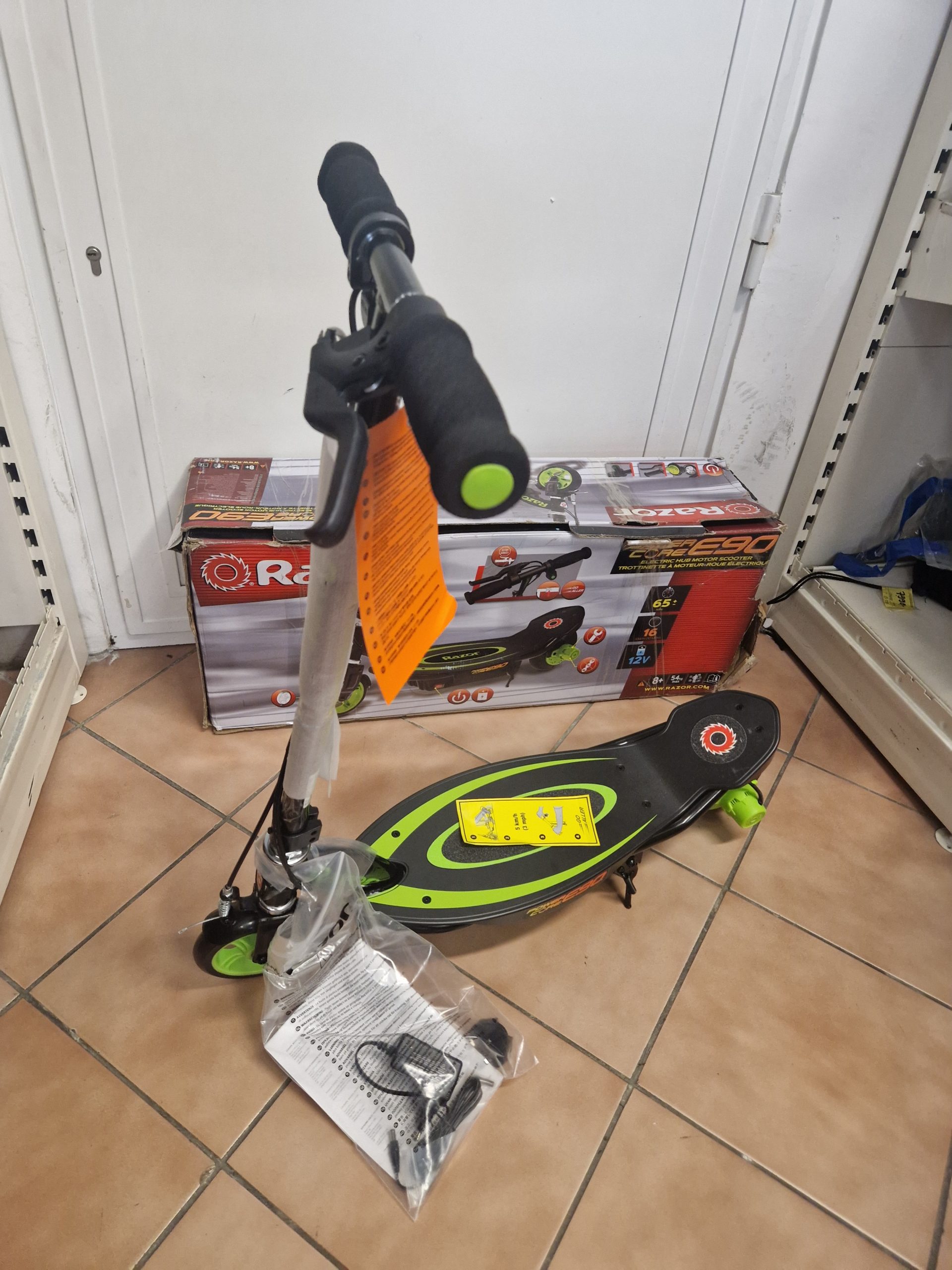 ÚJ Razor E90  Elektromos gyerek roller, kiemelt kép