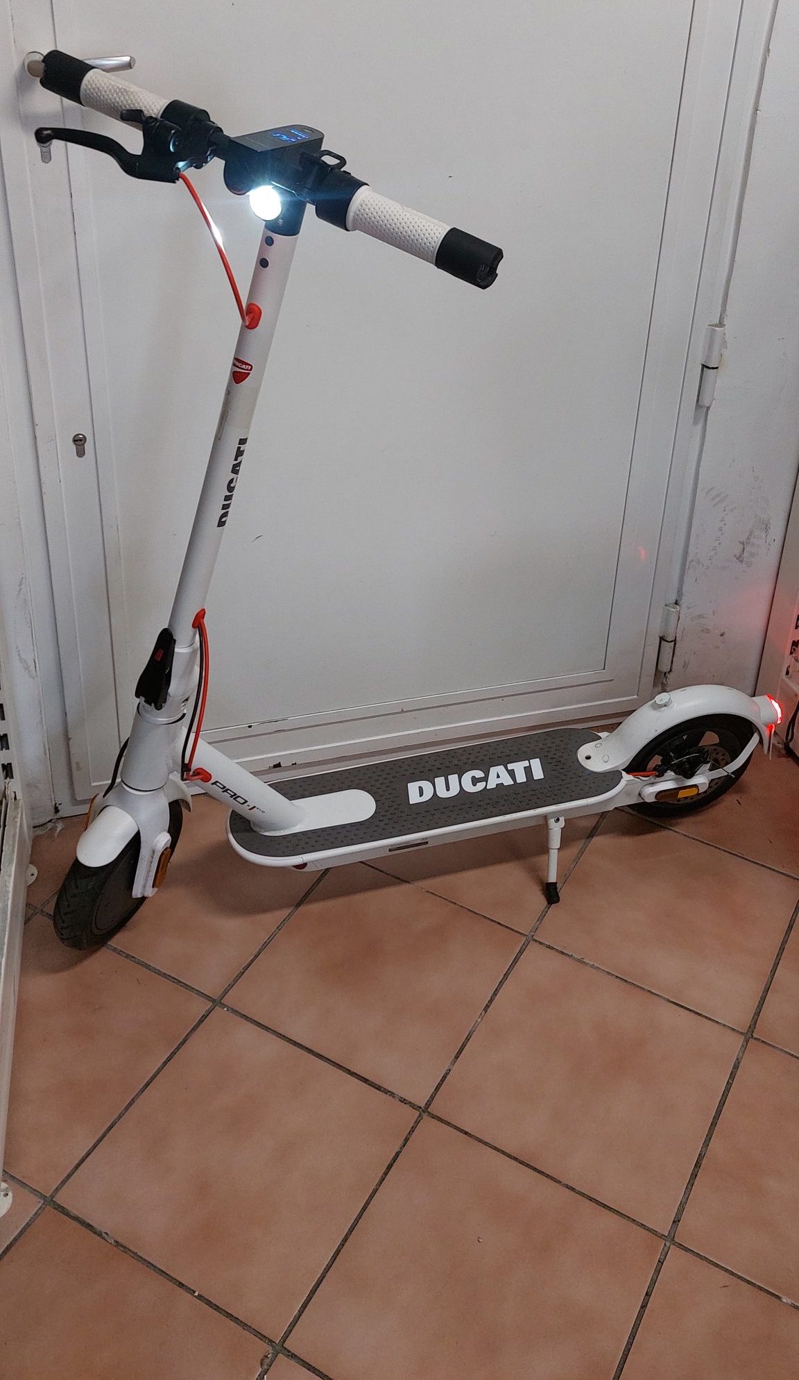 106km Ducati Pro1 Evo elektromos roller, kiemelt kép