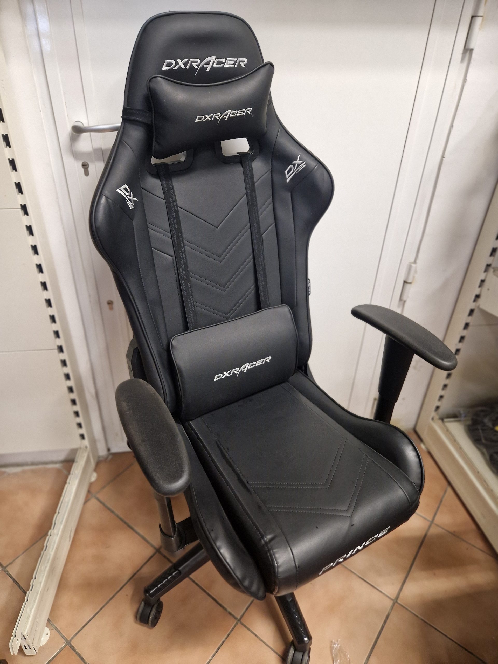 Új, szépséghibás DXRACER Prince Series L gamer szék, kiemelt kép