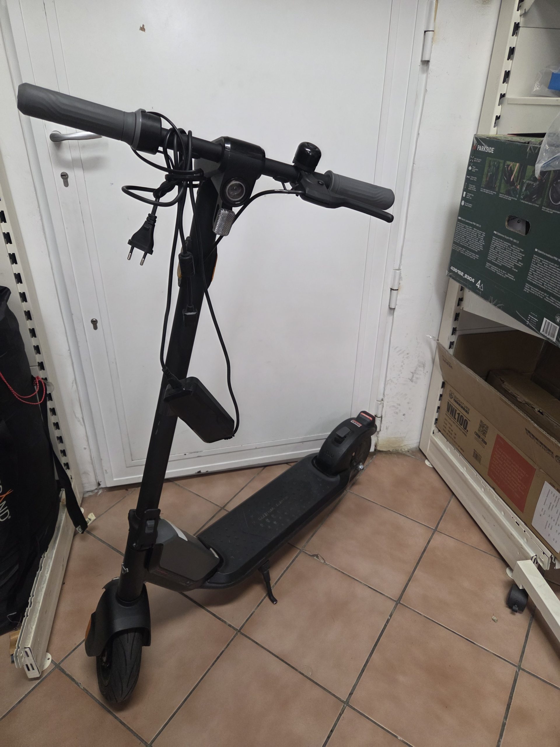 KQi1 pro elektromos roller 20 km/h 10 km hatótáv, kiemelt kép