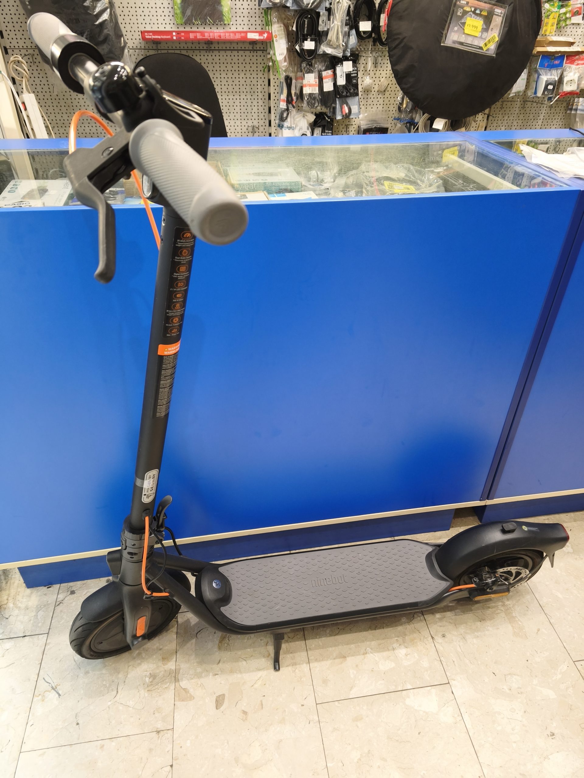 Ninebot Kickscooter F30E Elektromos Roller! 201 km-t futott!, kiemelt kép