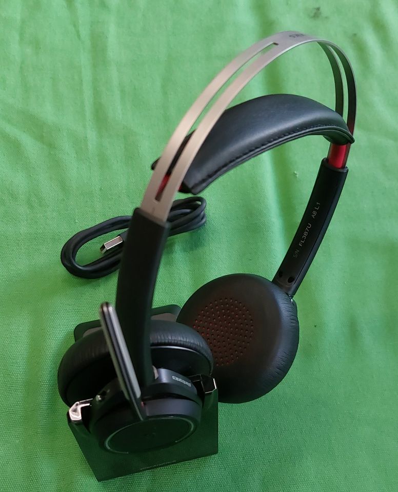 Plantronis Voyager Focus UC otthoni headset, kiemelt kép