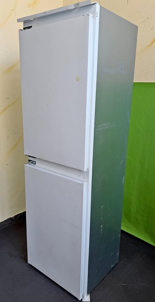 Új, beépíthető Indesit alulfagyasztós A+ hűtőszekrény CB283W, kiemelt kép