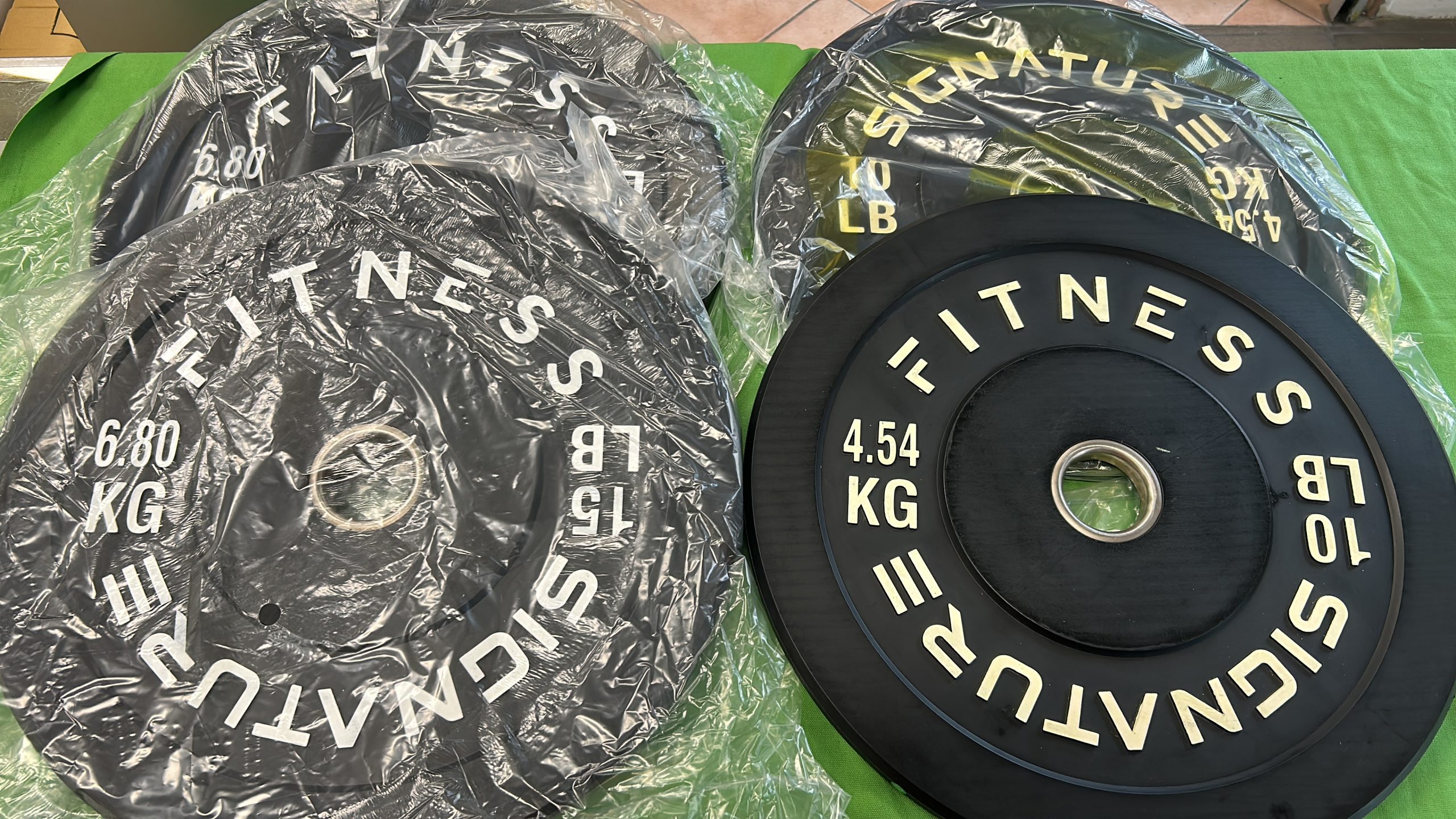 4db új súlytárcsa összesen 22,68 kg, kiemelt kép