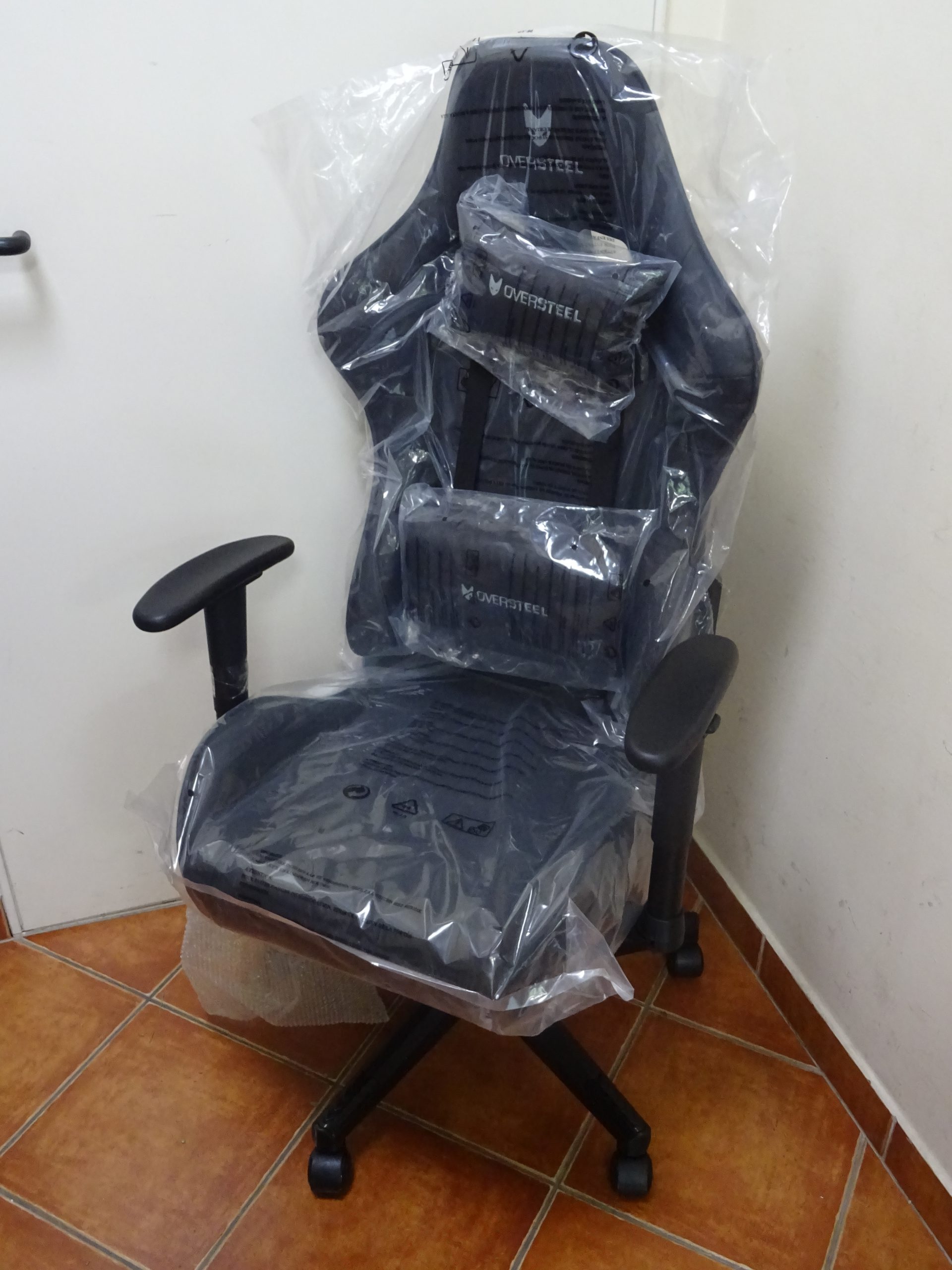 Oversteel Ultimet fekete Gamer- irodai szék, kiemelt kép