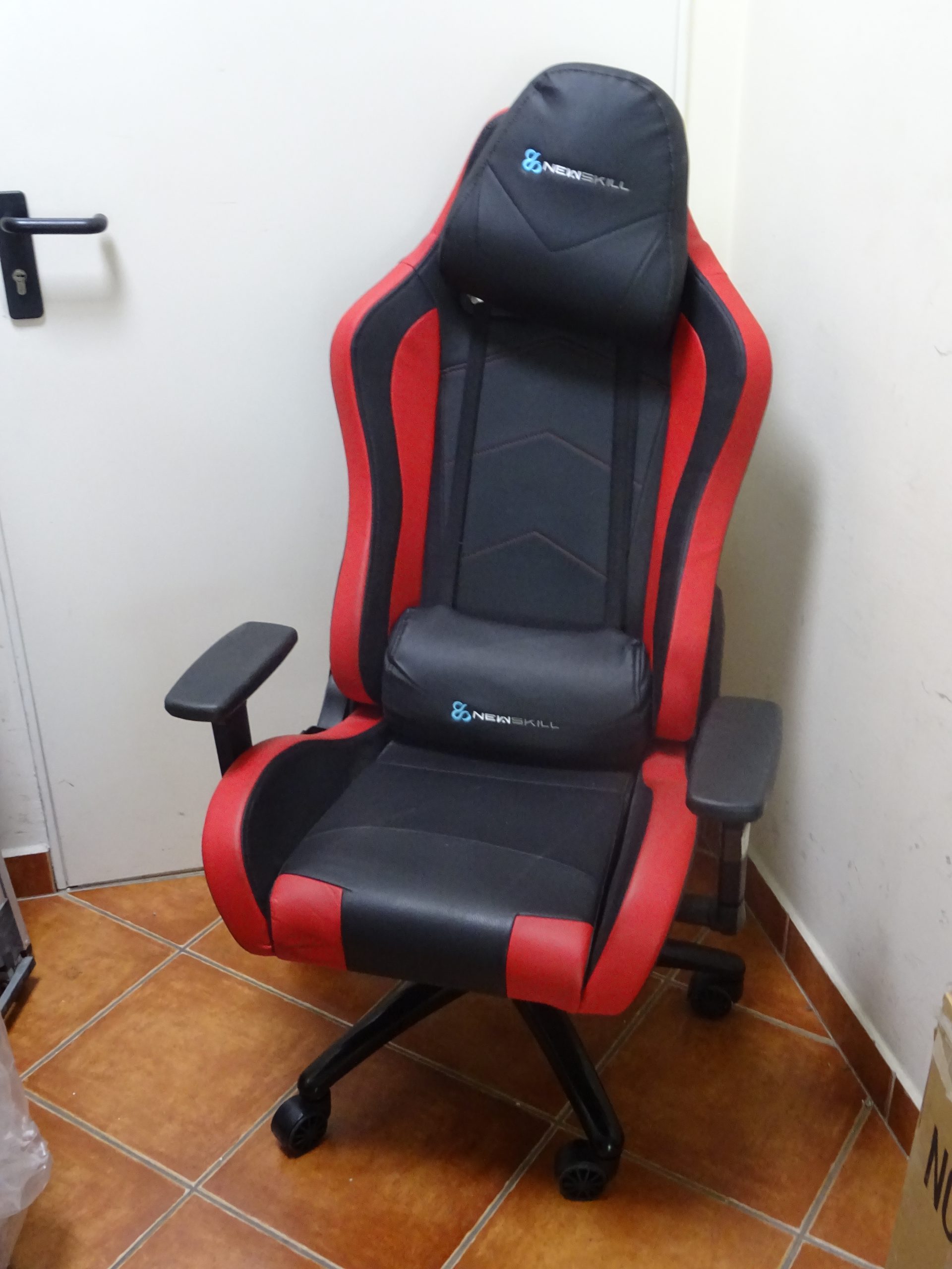 Newskill Takamikura piros-fekete gamer szék, kiemelt kép