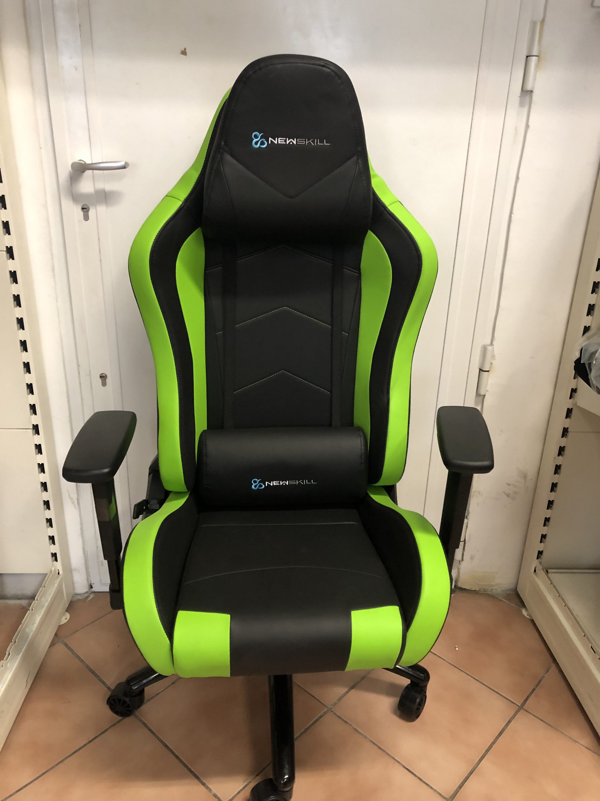 Newskill Takamikura fekete zöld gamer szék, kiemelt kép