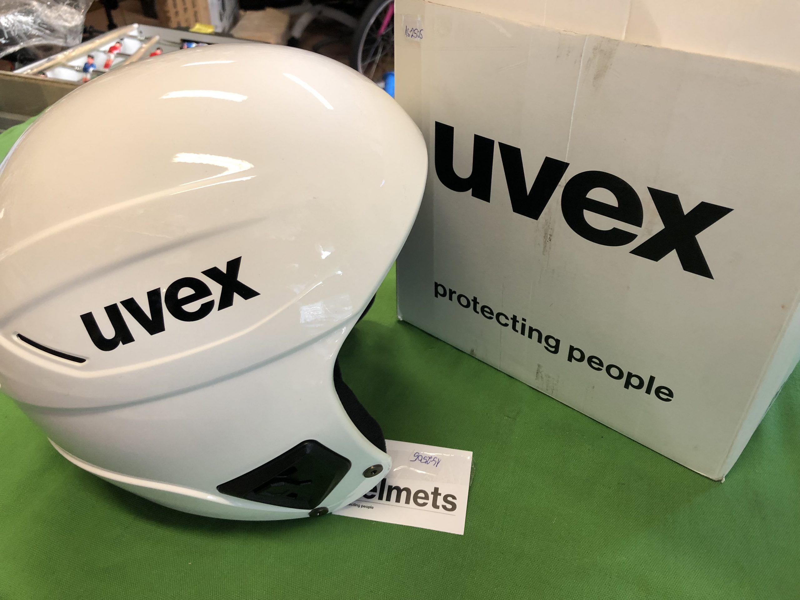 Uvex Race + fehér bukósisak 59-60 cm, kiemelt kép