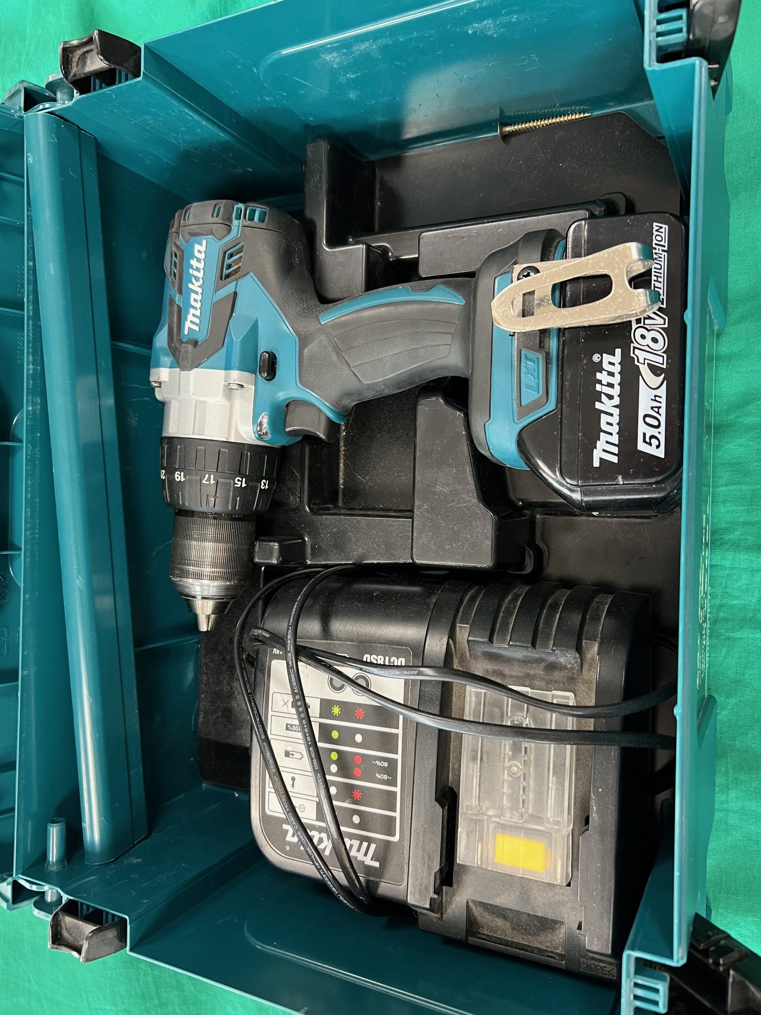 Makita DHP-481 RTJ ütvecsavarozó, kiemelt kép