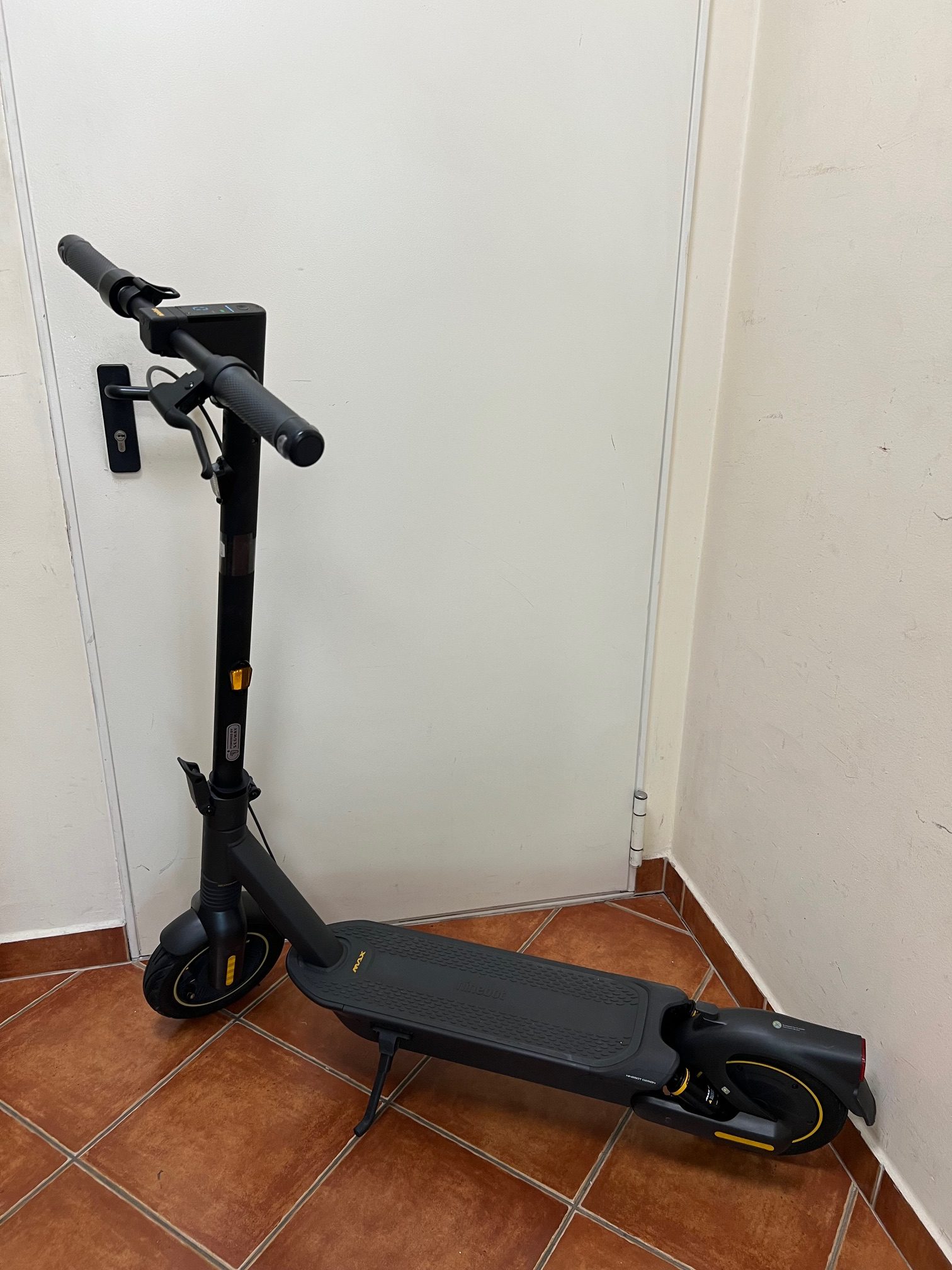 1000km-t futott KickScooter MAX G2 elektromos roller, kiemelt kép