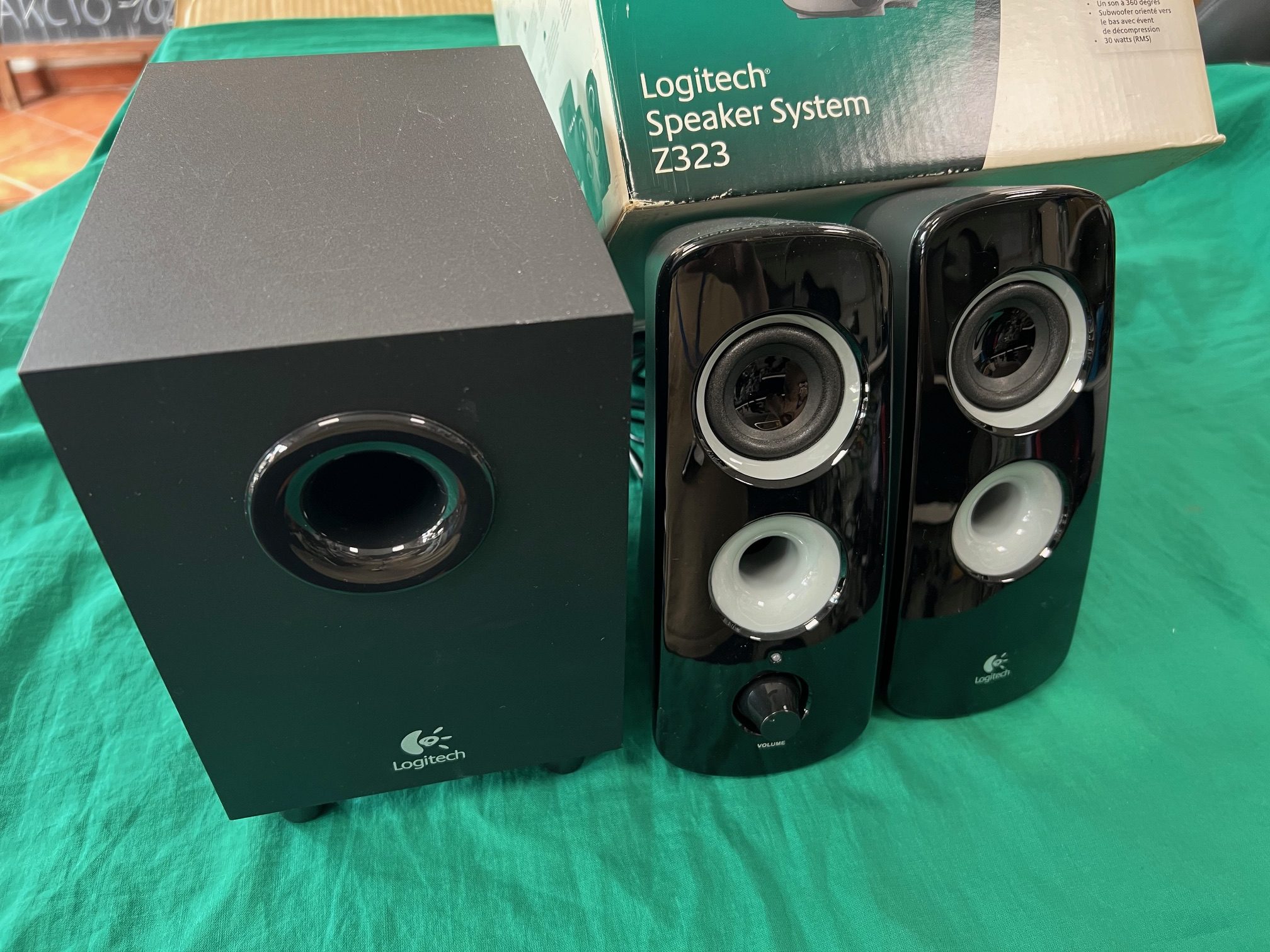 Aktív hangfal Logitech Z323 2.1, kiemelt kép