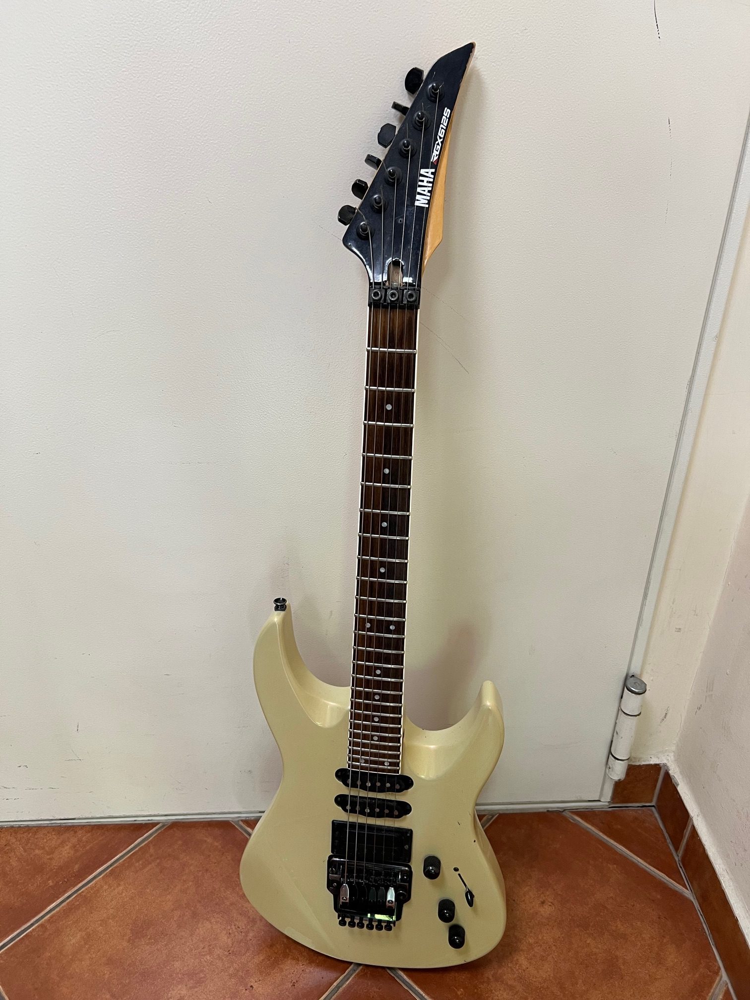 Yamaha elektromos gitár  RGX-612S, kiemelt kép