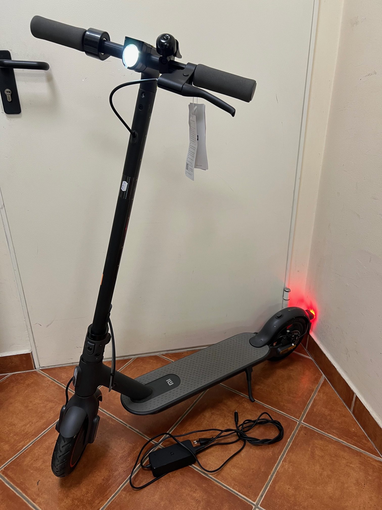 94km-t futott! Xiaomi Mi Essential (FBC4022GL) elektromos roller, kiemelt kép