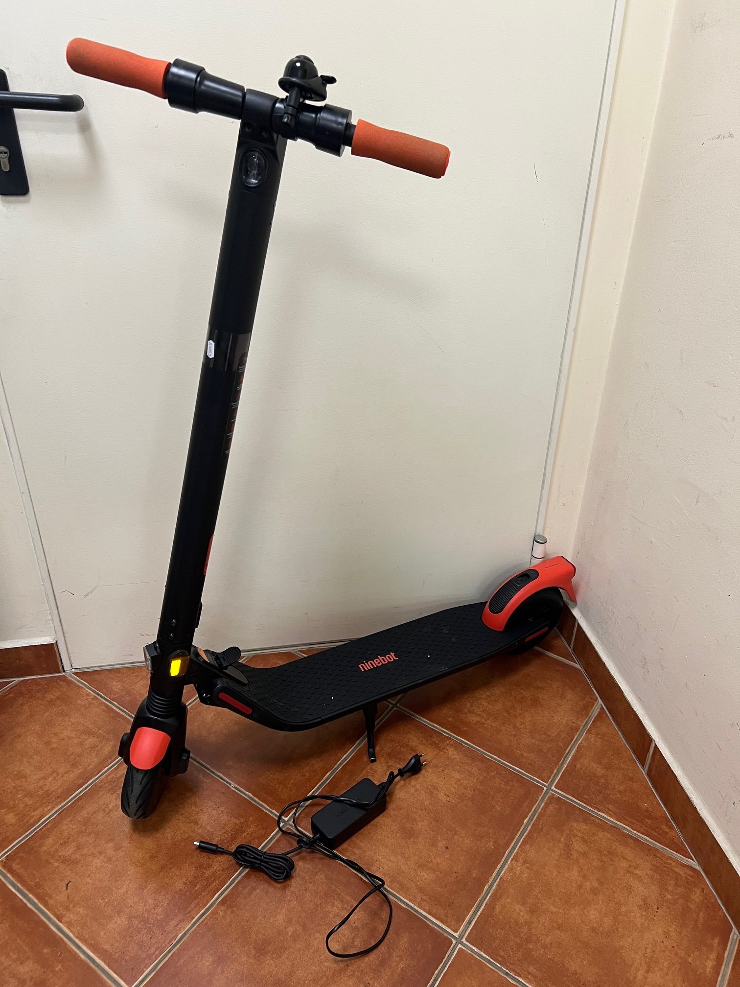 Ninebot Kickscooter ES1LD 2022 elektromos roller, kiemelt kép