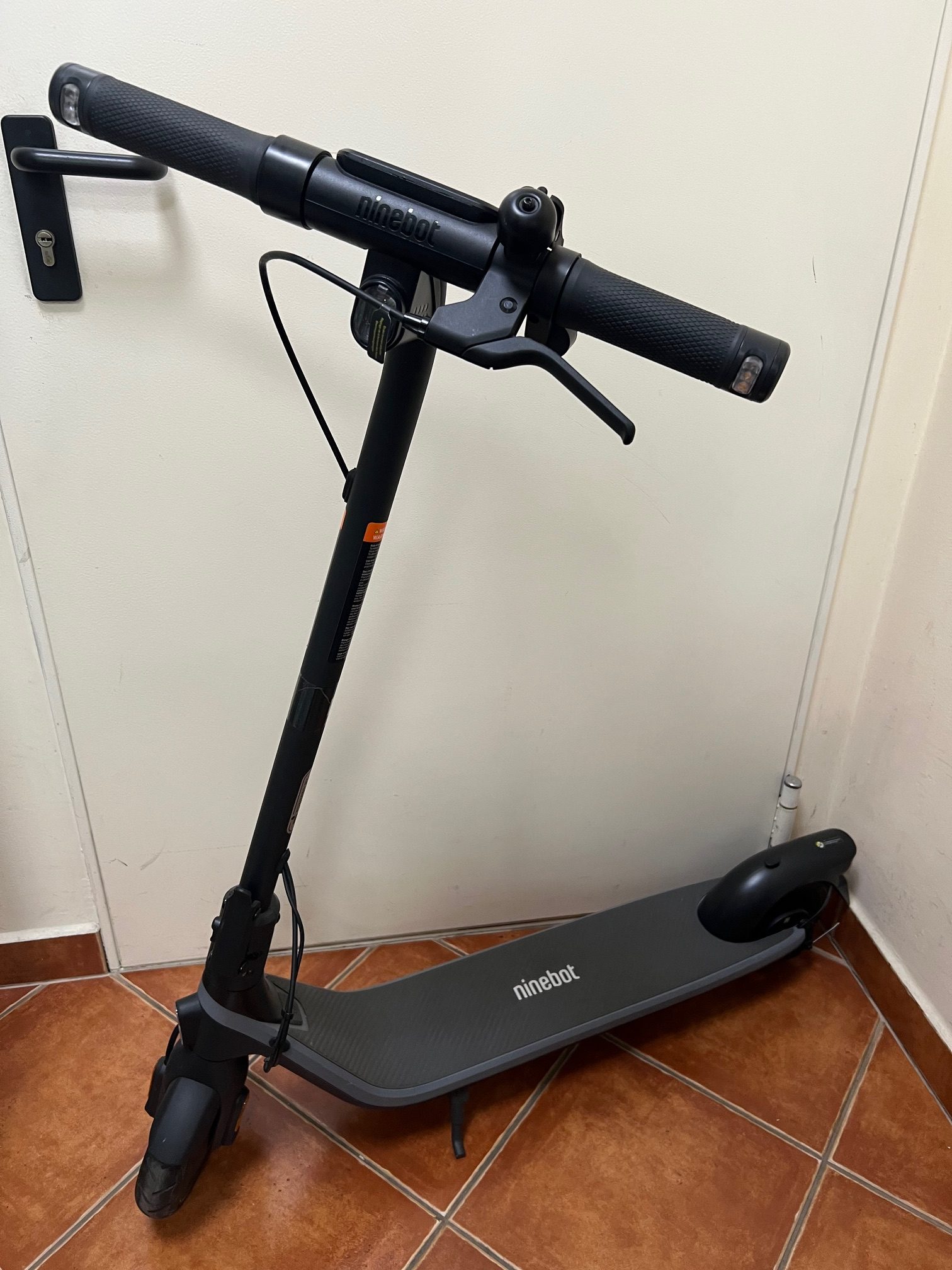 ÚJ! 100m-t futott! Ninebot Kickscooter E2 E roller, kiemelt kép
